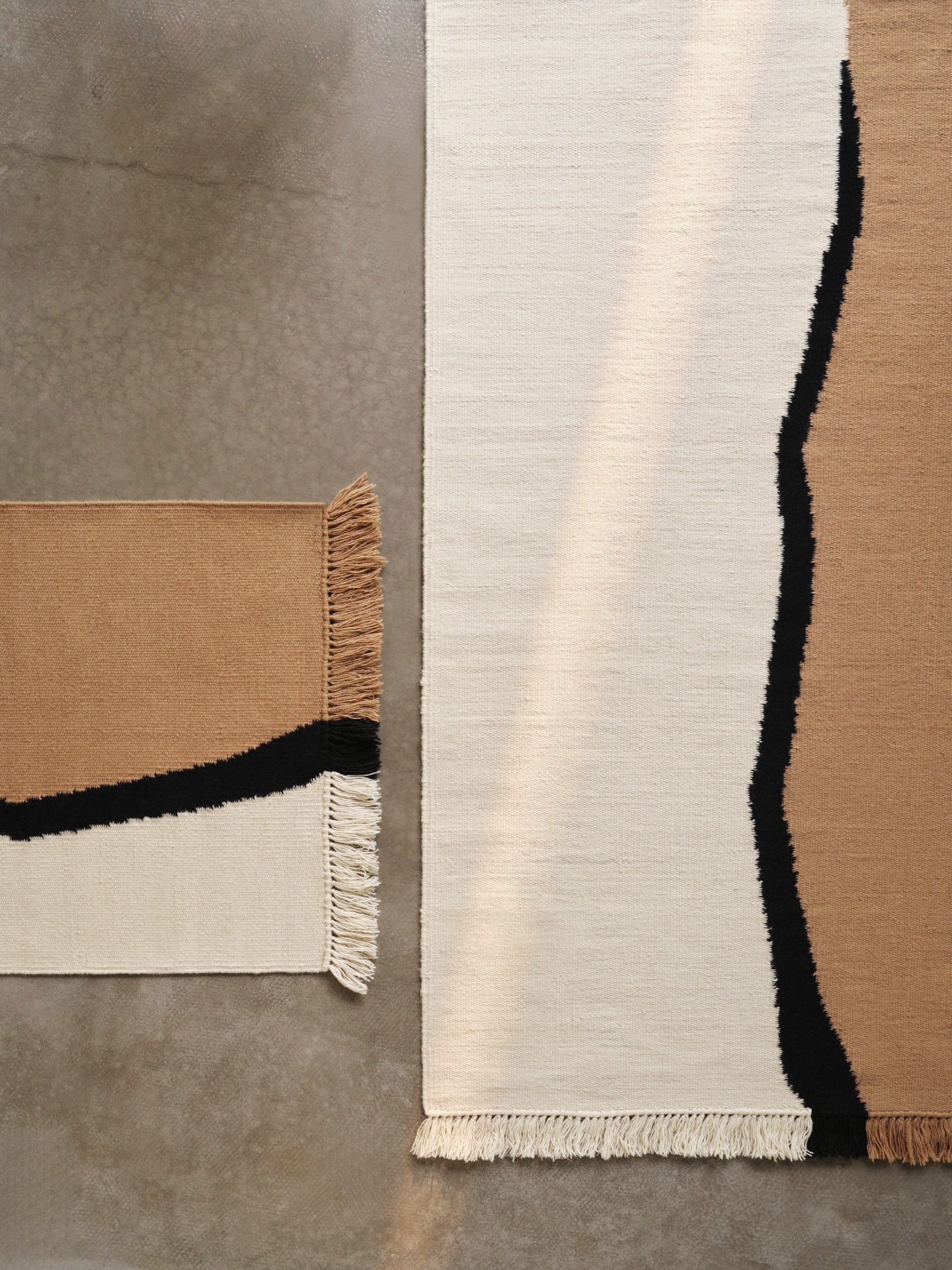 SOIL KELIM runner broken white with sand
