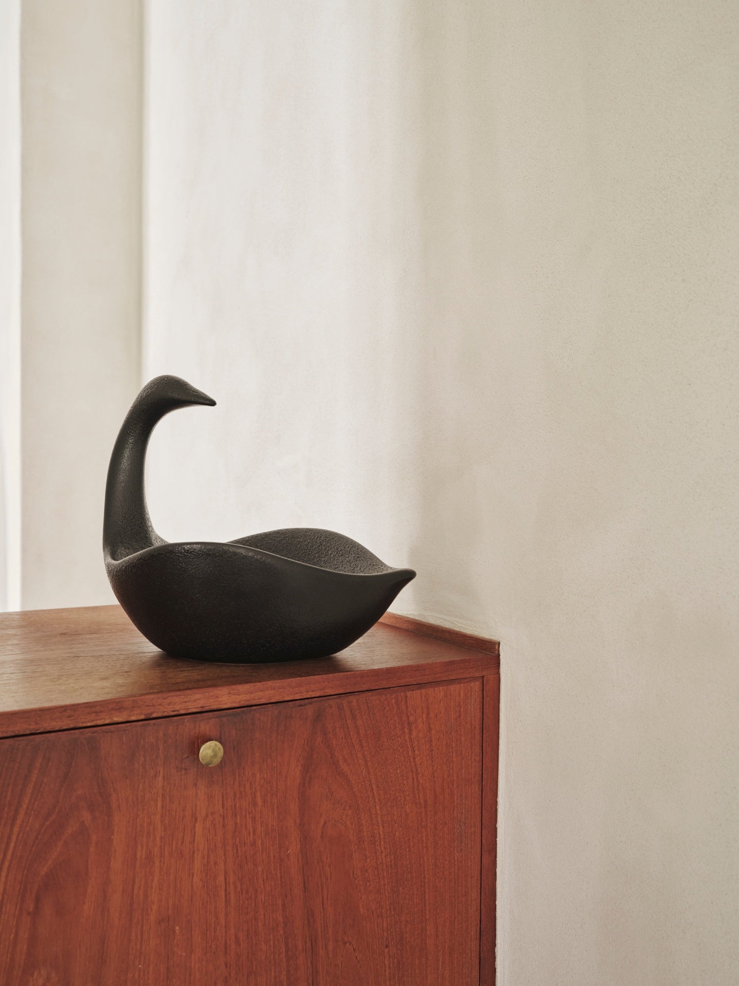 SWAN CENTREPIECE decorative bowl black