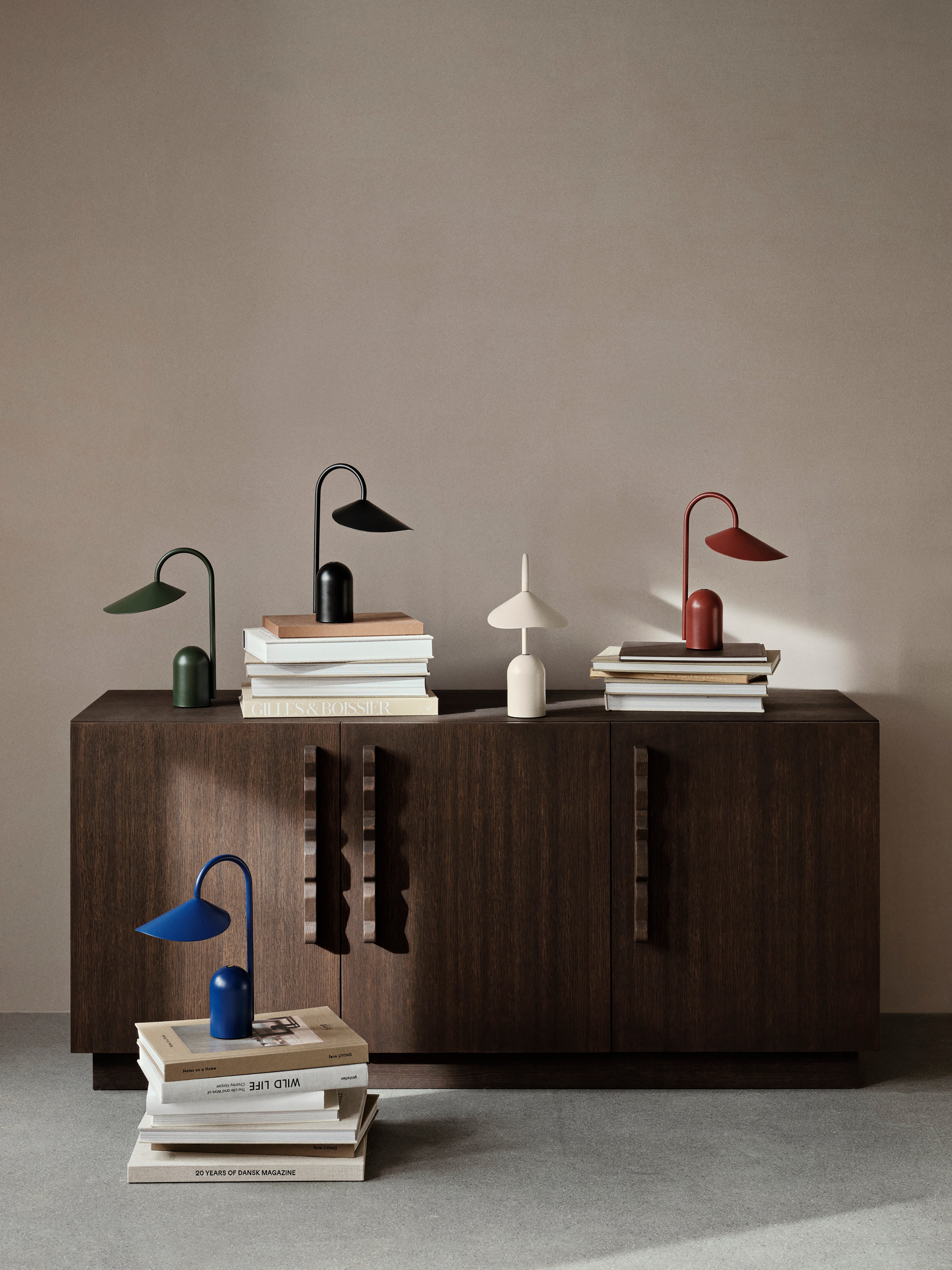 Black arum portable lamp