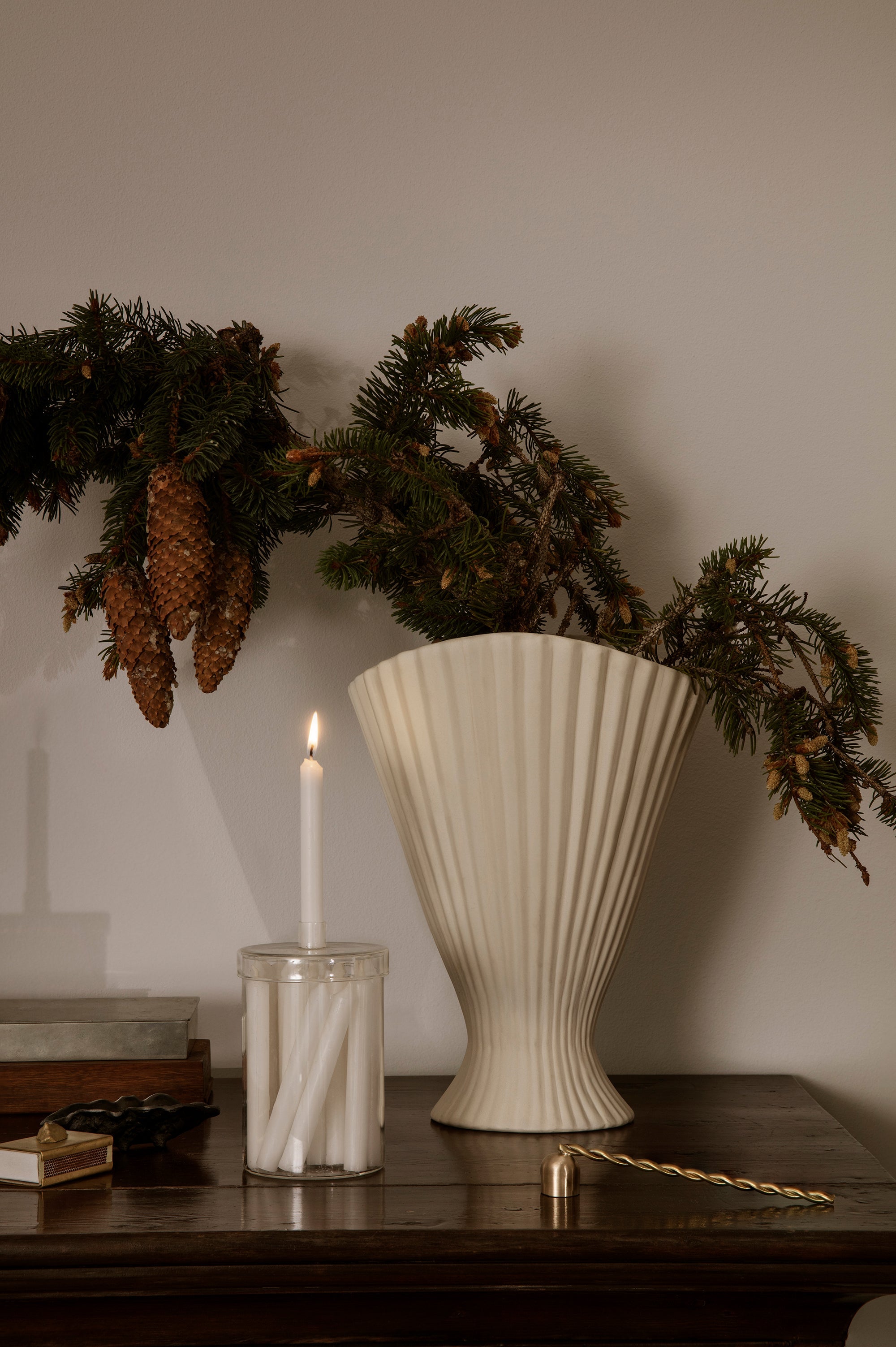Fountain vase broken white
