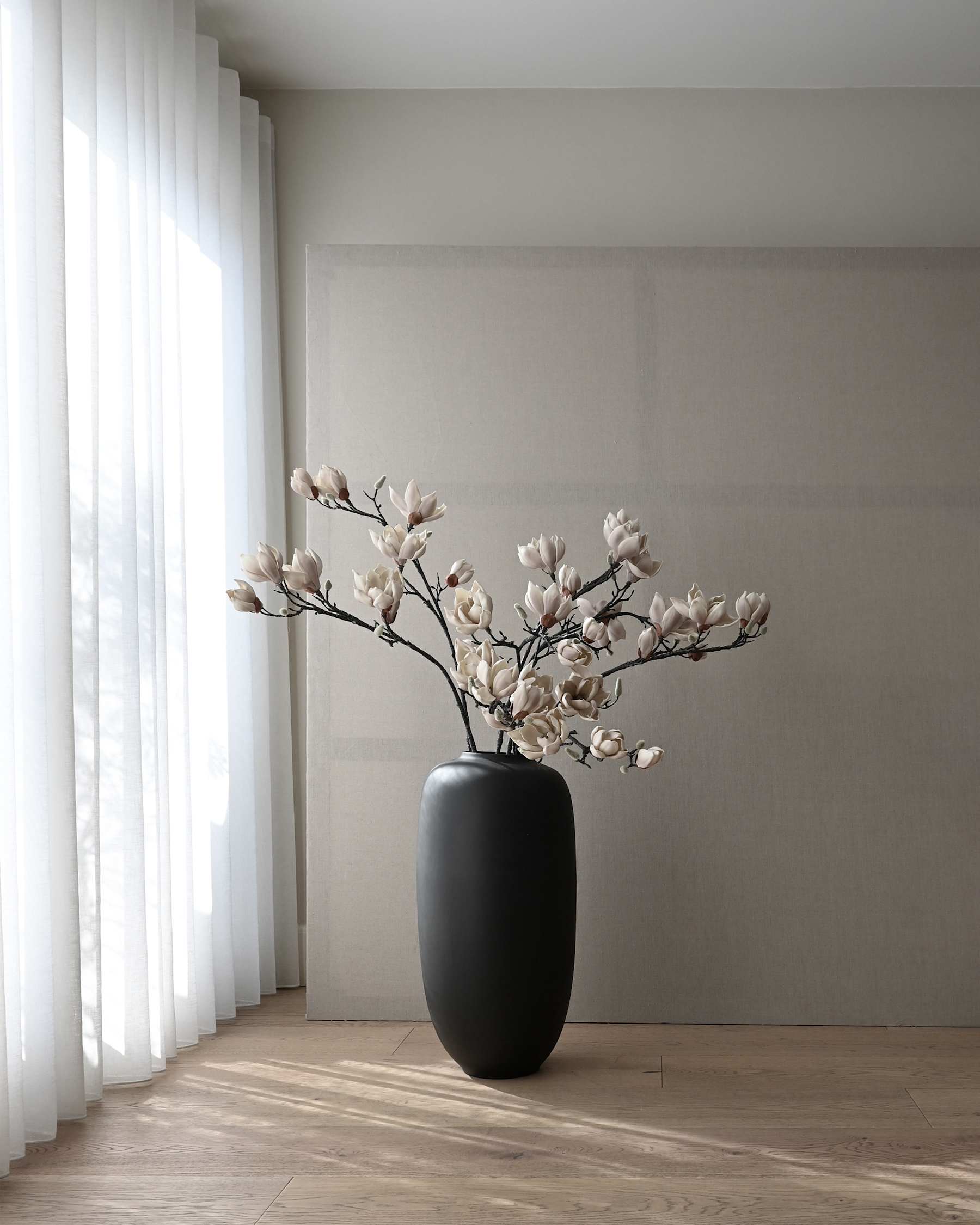 SUNAO SLIM vase black ceramic
