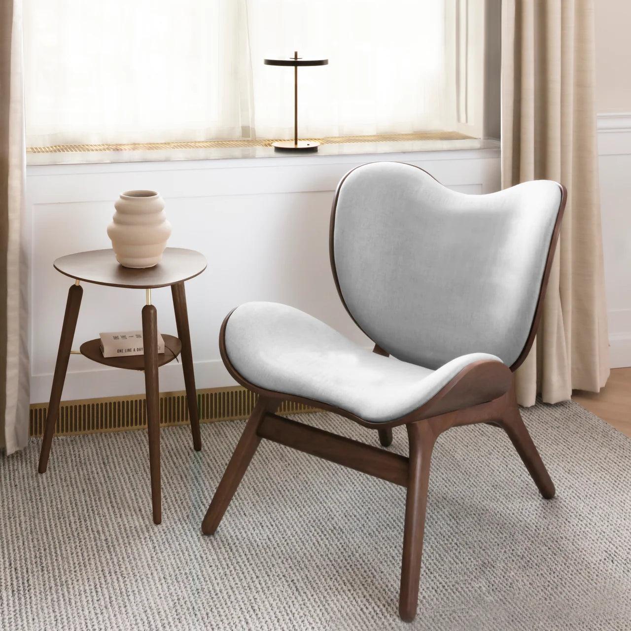 Fotel CONVERSATION PIECE antracytowy z czarną podstawą UMAGE Eye on Design