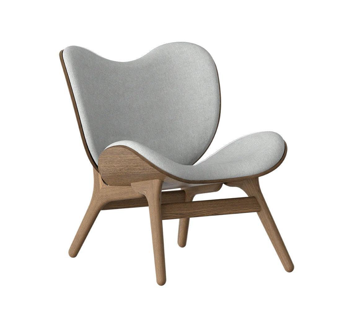 Fotel CONVERSATION PIECE baby blue z ciemno dębową podstawą UMAGE Eye on Design