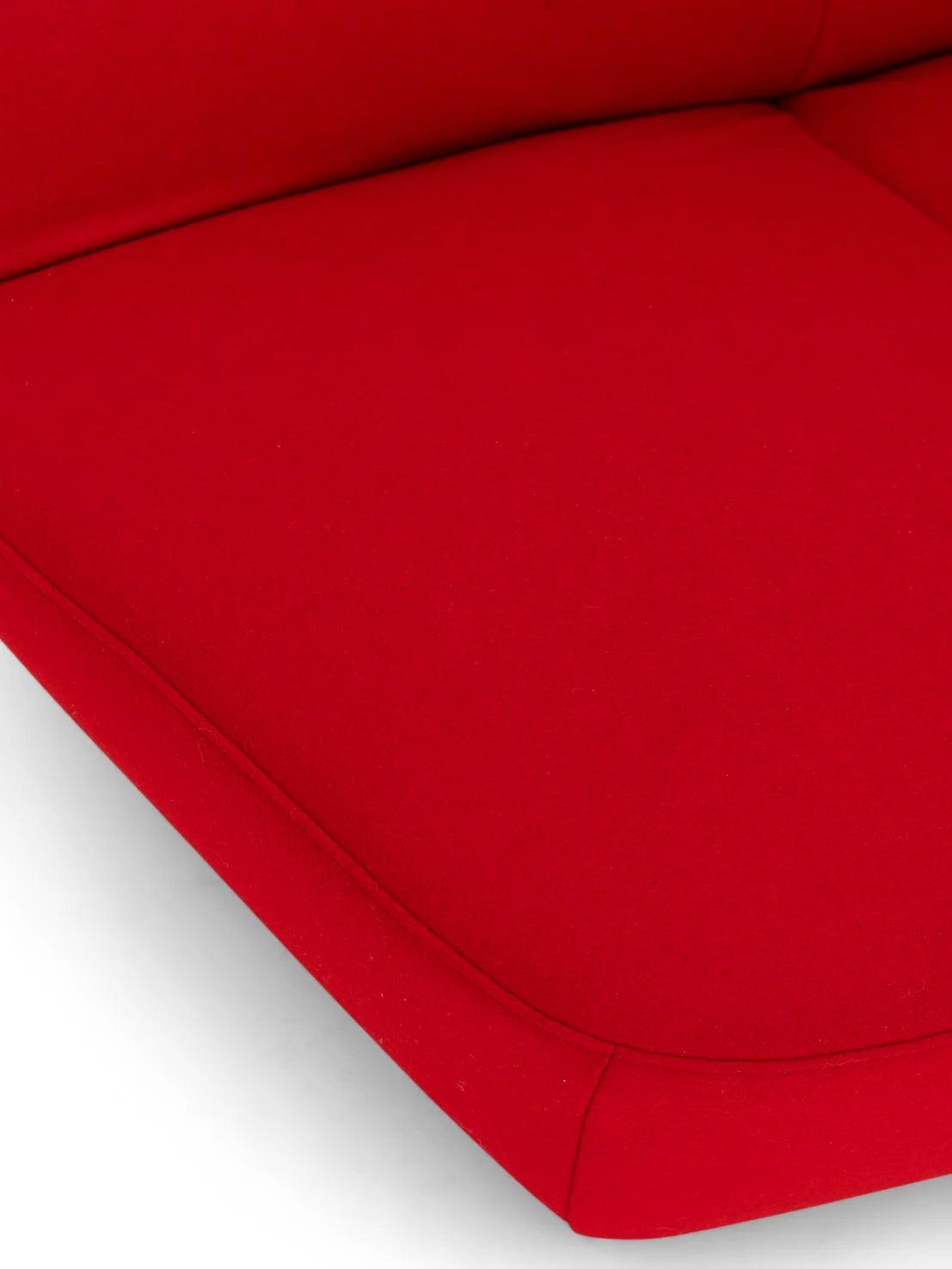 Fotel KISSS tapicerowany Moooi Eye on Design
