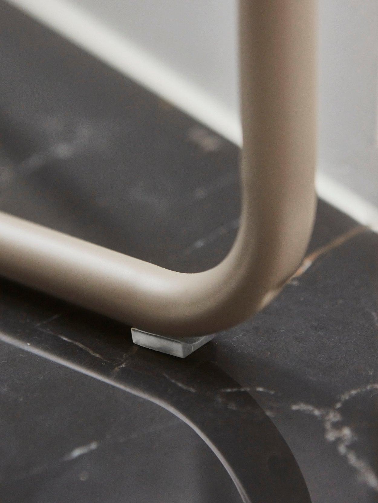Hoker z tkaniną boucle ANGUI taupe AYTM Eye on Design