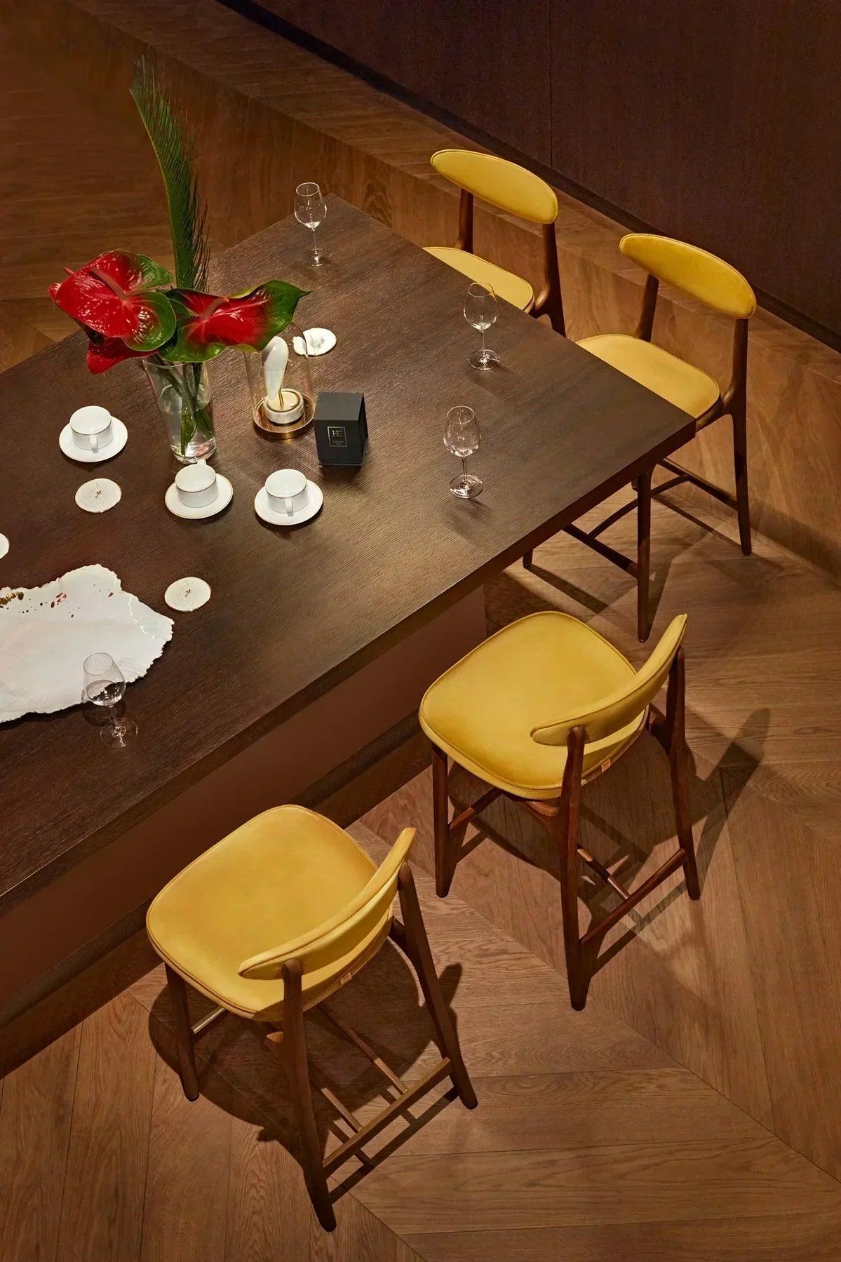 Krzesło barowe 200-190 beżowy w tkaninie Coco Beige 366 concept Eye on Design