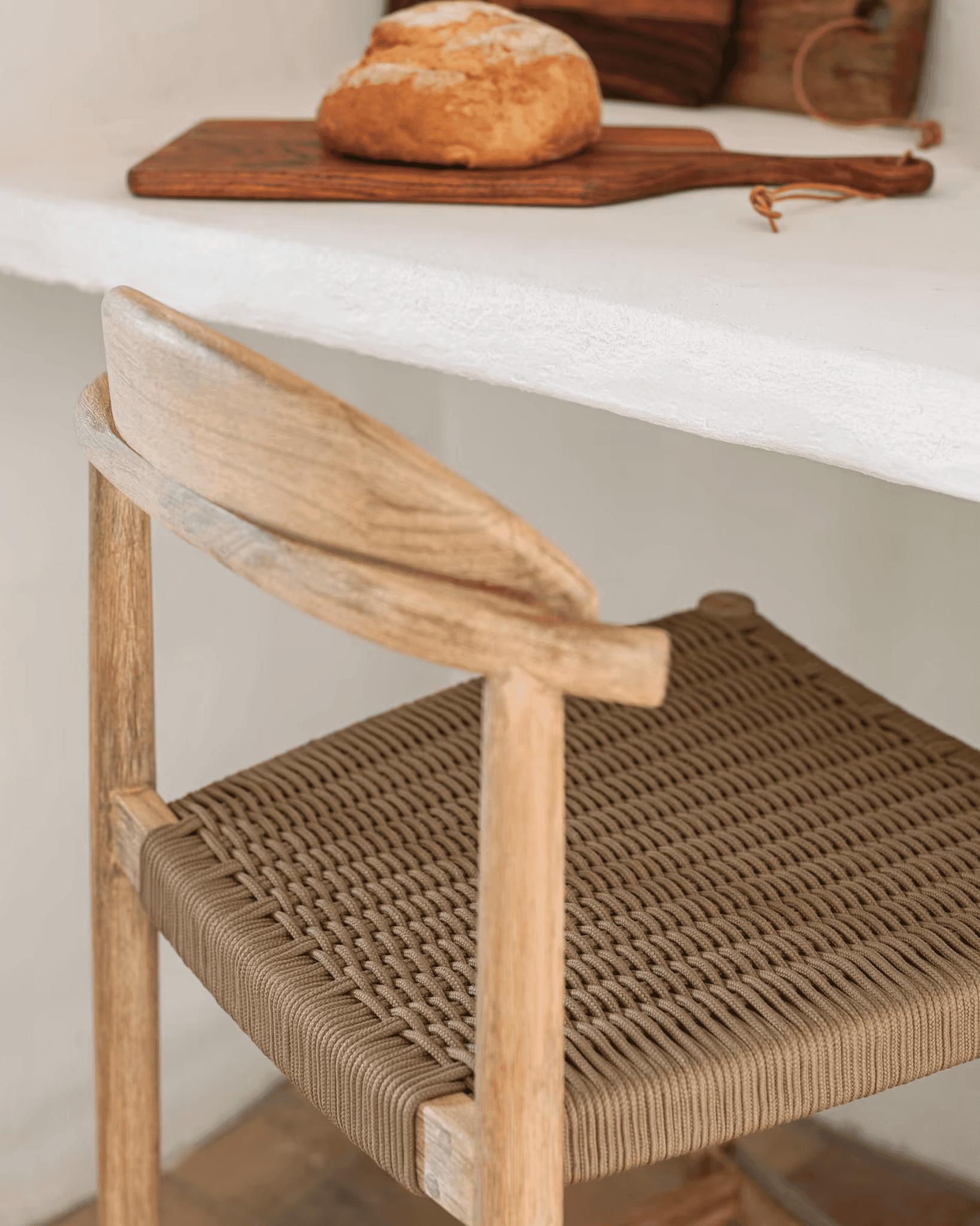 Krzesło barowe NINA lite drewno akacjowe La Forma Eye on Design