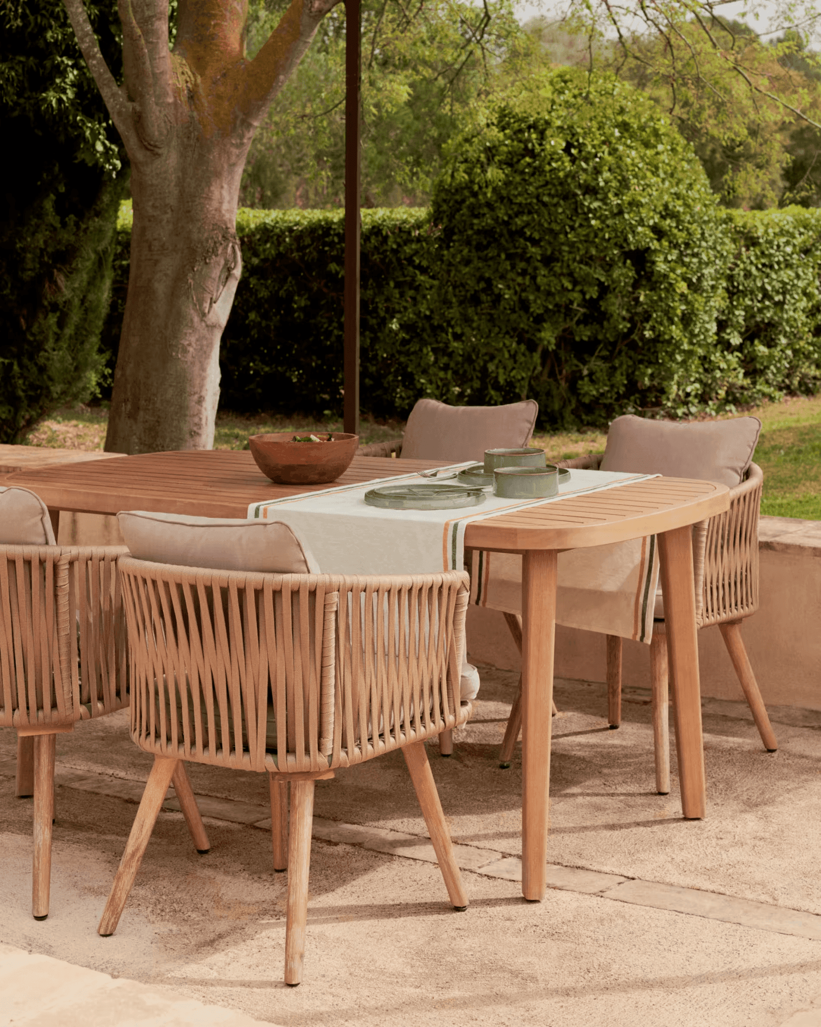 Krzesło ogrodowe HEMILCE beżowy La Forma Eye on Design