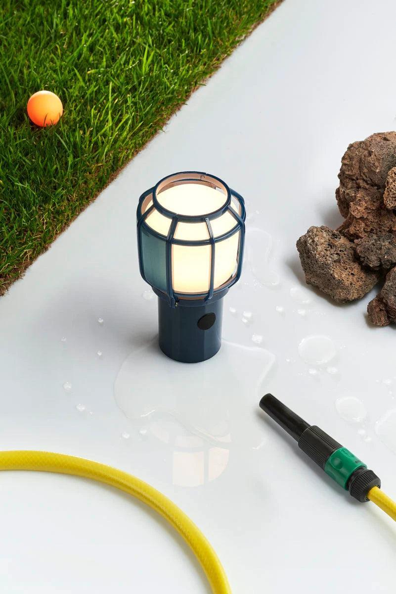 Lampa akumulatorowa CHISPA niebieski Marset Eye on Design