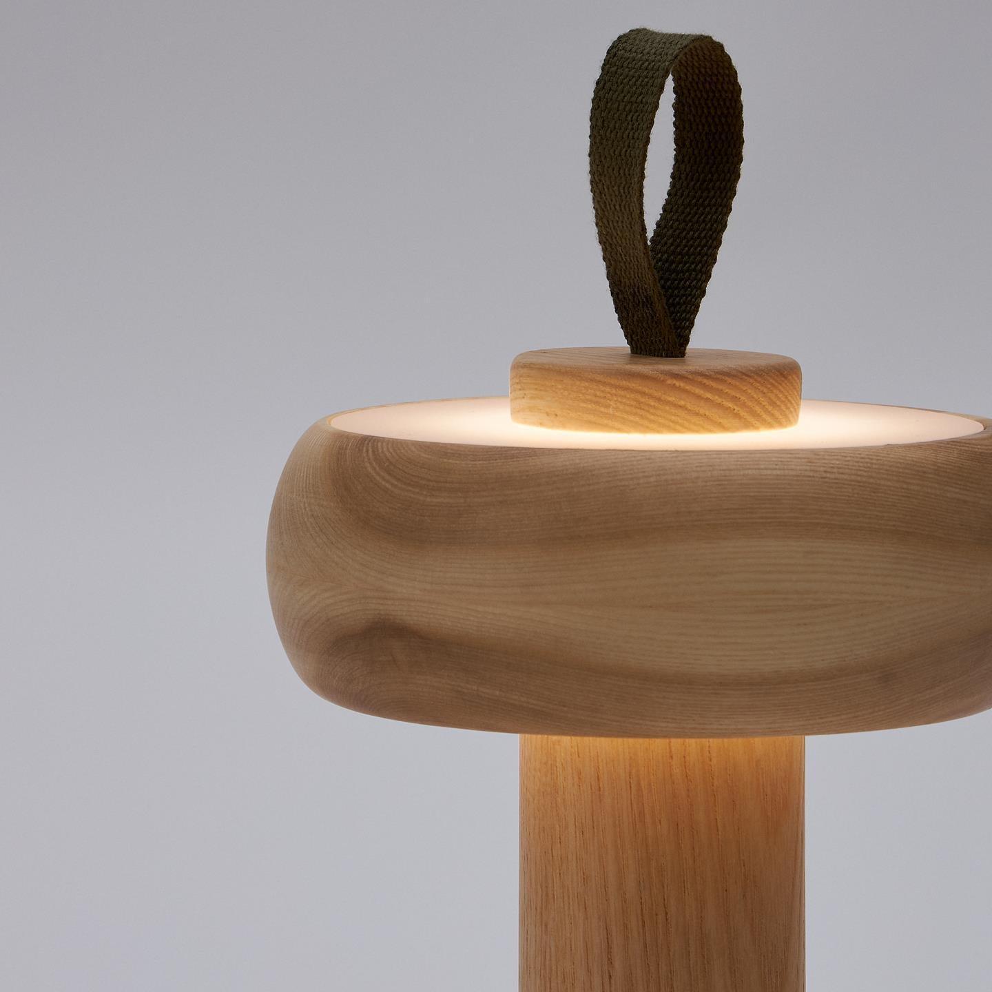 Lampa akumulatorowa LUBA lite drewno jesionowe La Forma Eye on Design