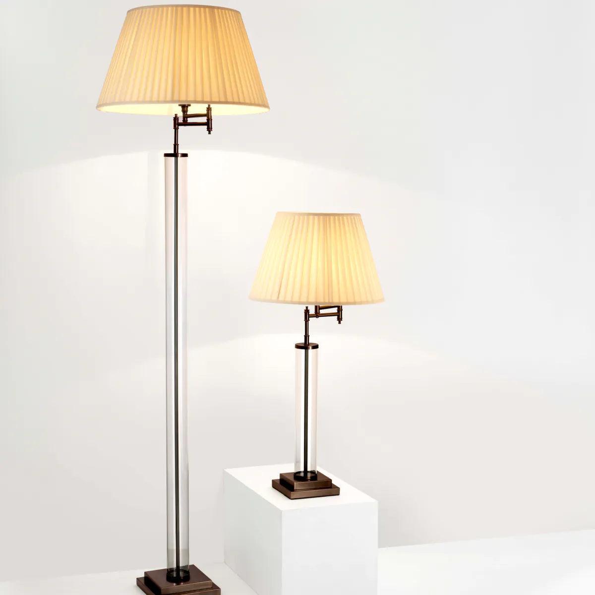 Lampa podłogowa BEAUFORT jasnobeżowy z mosiężnym wykończeniem Eichholtz Eye on Design