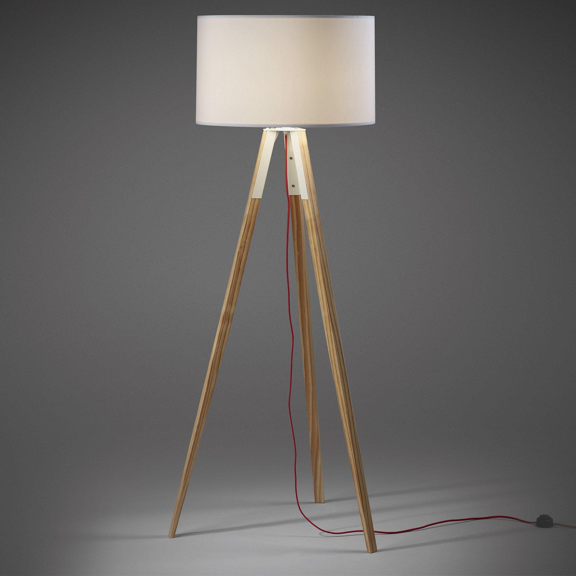 Lampa podłogowa IGUAZU biały z drewnianą podstawą La Forma Eye on Design