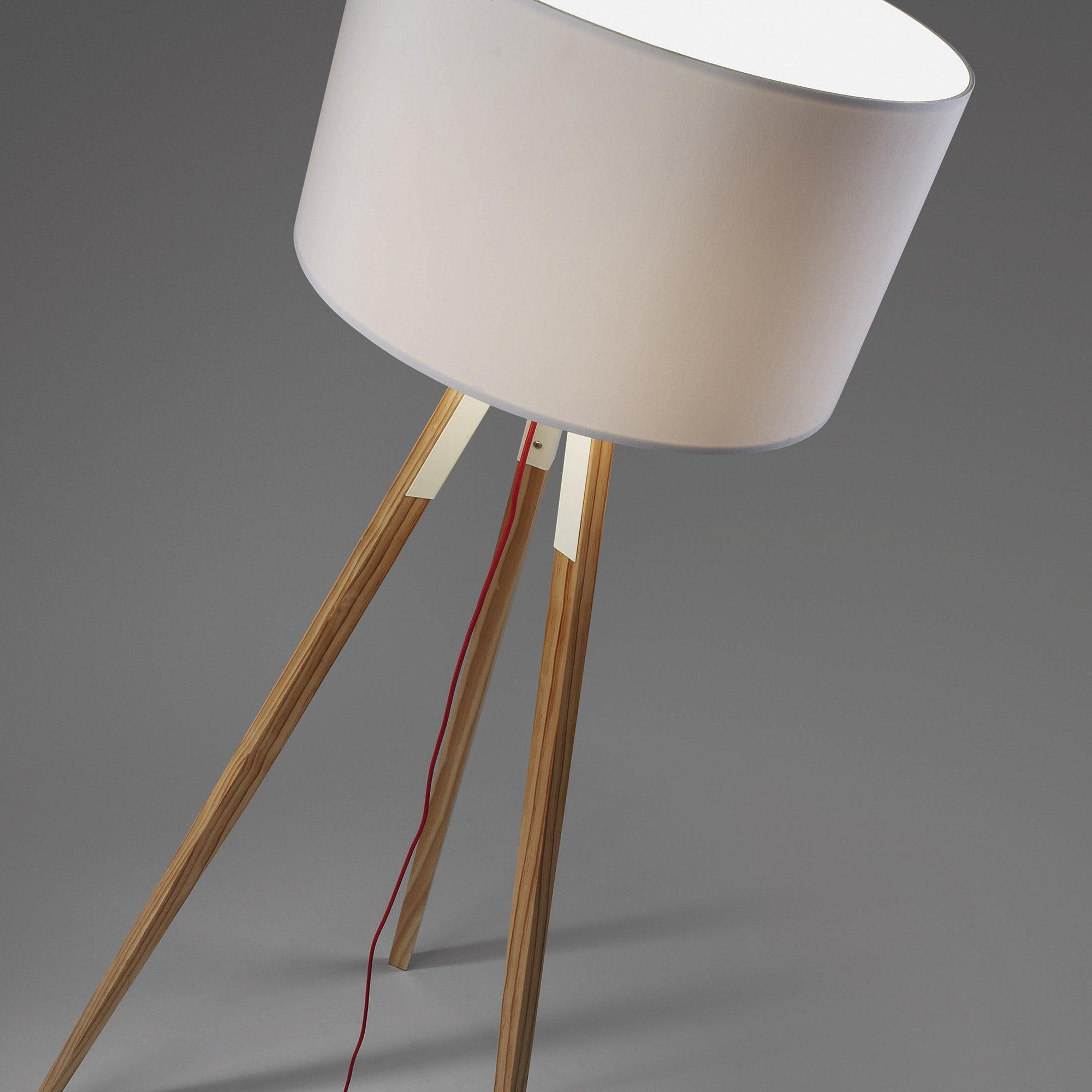 Lampa podłogowa IGUAZU biały z drewnianą podstawą La Forma Eye on Design