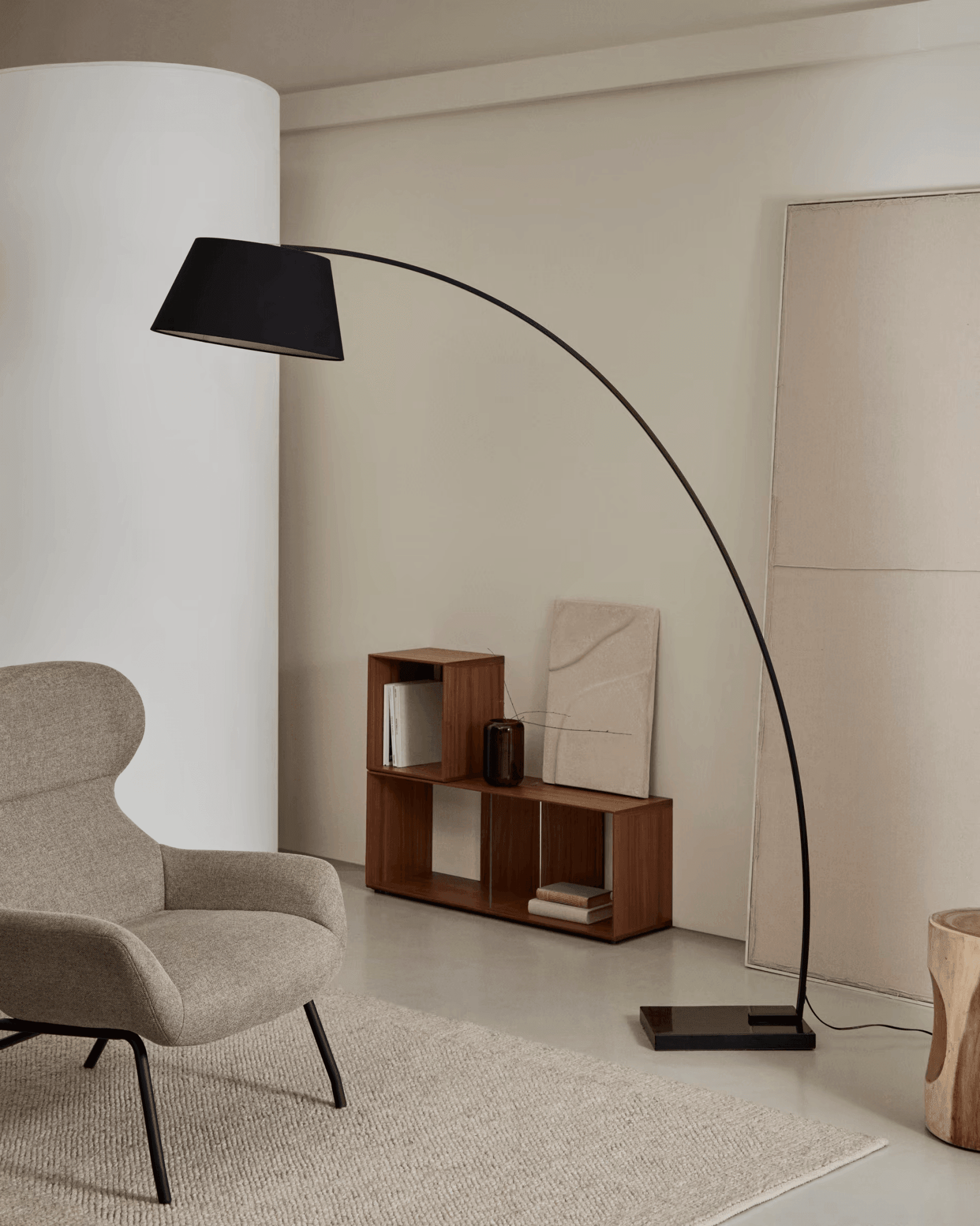 Lampa podłogowa JUHE czarny z czarnym kloszem La Forma Eye on Design