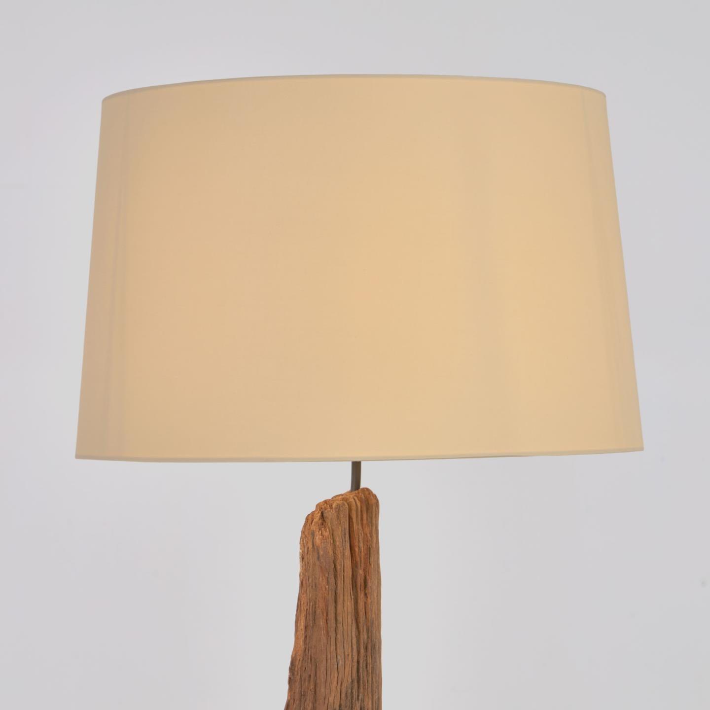 Lampa podłogowa POWELL drewno z recyklingu La Forma Eye on Design