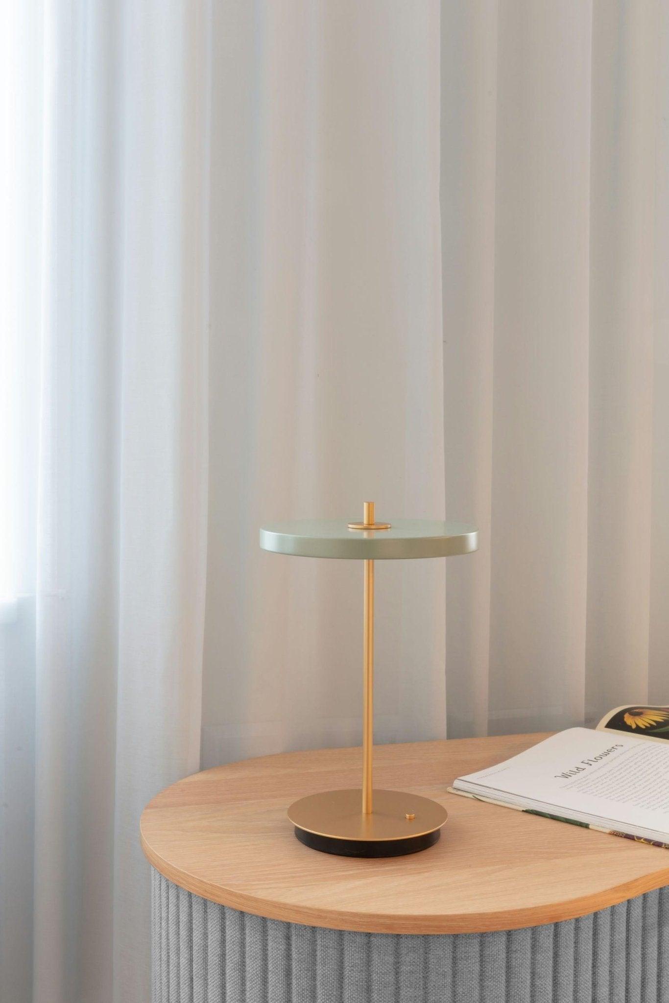 Lampa przenośna ASTERIA MOVE pistacjowy UMAGE Eye on Design