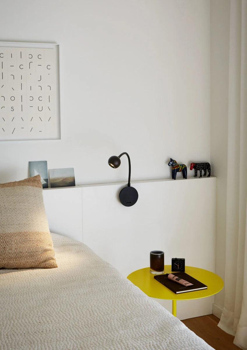 Lampa ścienna Nº8 czarny z jasnobrązowym drewnem Marset Eye on Design