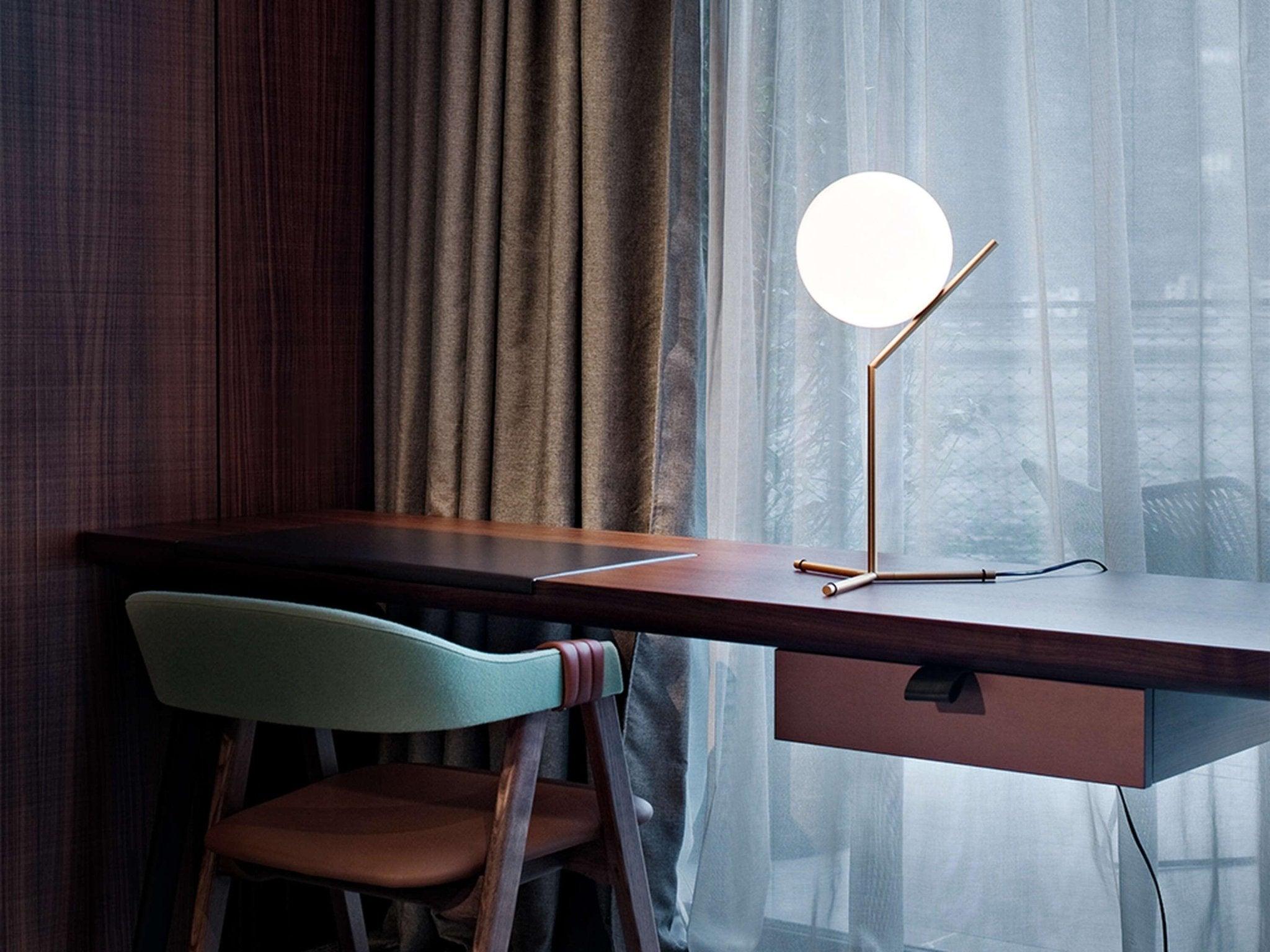 Lampa stołowa IC LIGHTS HIGH mosiężny Flos Eye on Design