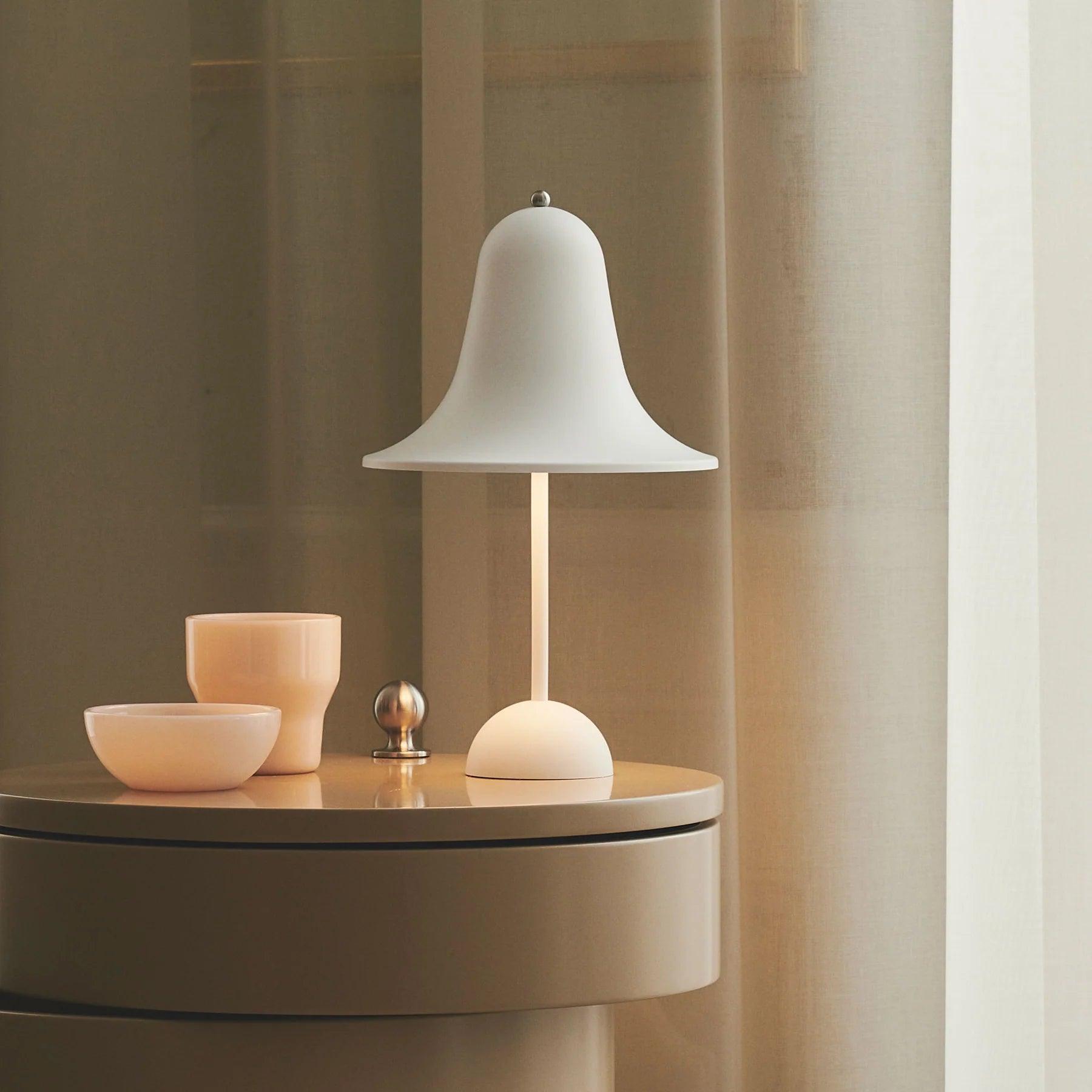 Lampa stołowa przenośna PANTOP biały mat Verpan Eye on Design