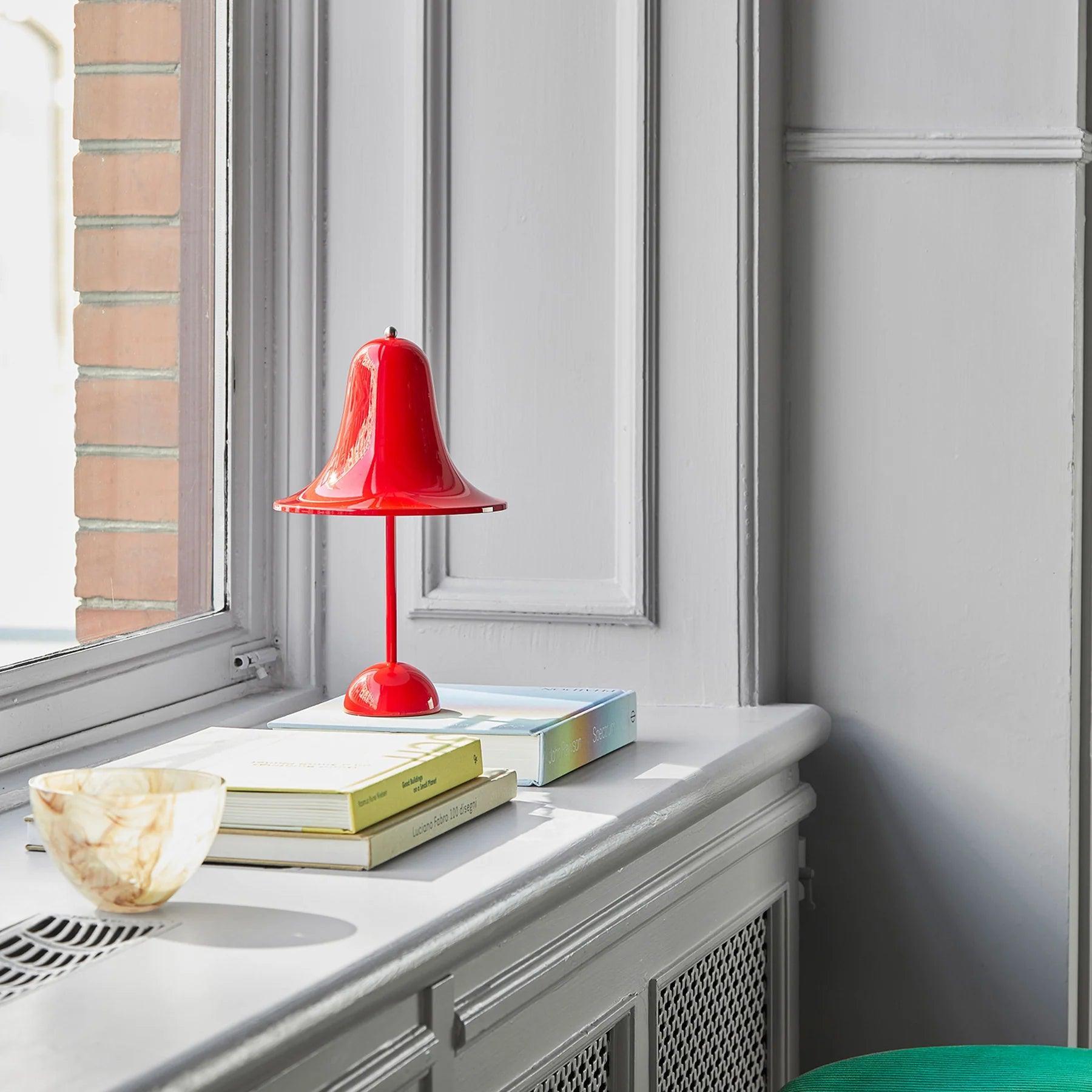 Lampa stołowa przenośna PANTOP czerwony Verpan Eye on Design