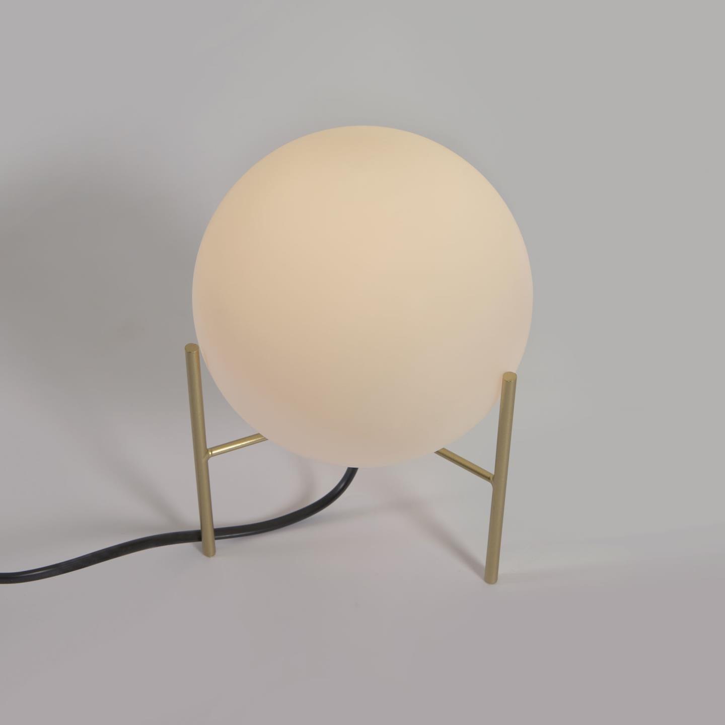 Lampa stołowa SEINA mosiężny La Forma Eye on Design