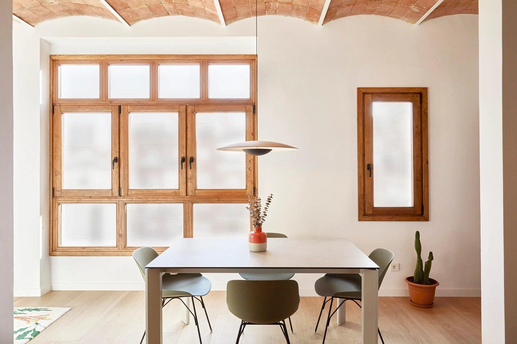 Lampa wisząca GINGER mosiężny z białym wykończeniem Marset Eye on Design