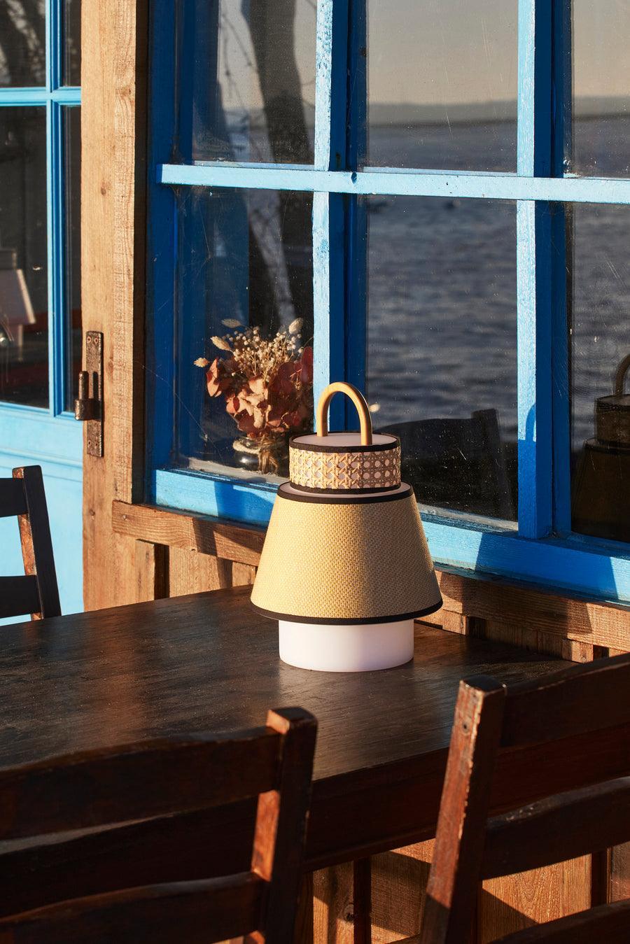 Lampa zewnętrzna SINGAPOUR miodowy Market Set Eye on Design