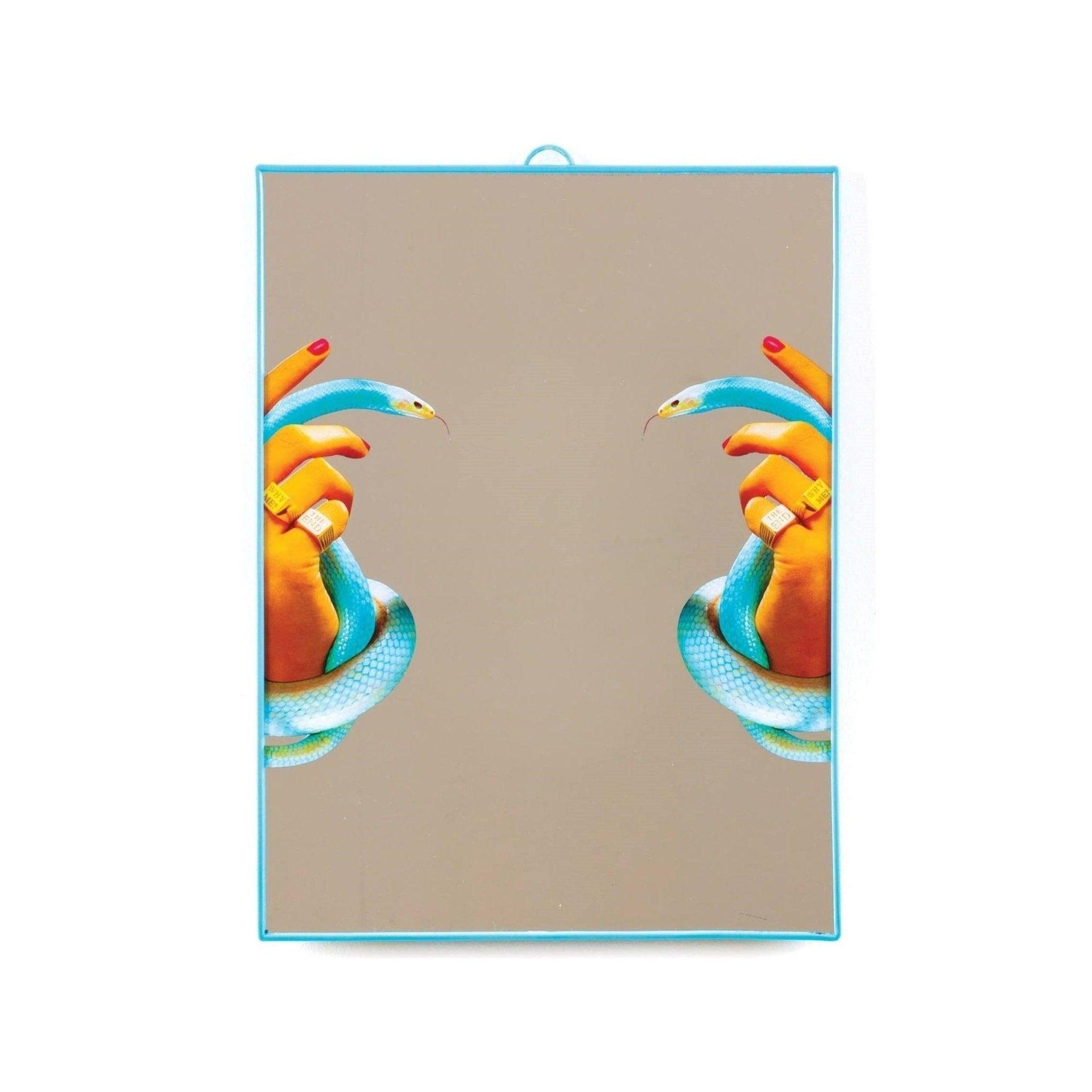 Lustro HANDS WITH SNAKES w błękitnej ramce Seletti Eye on Design