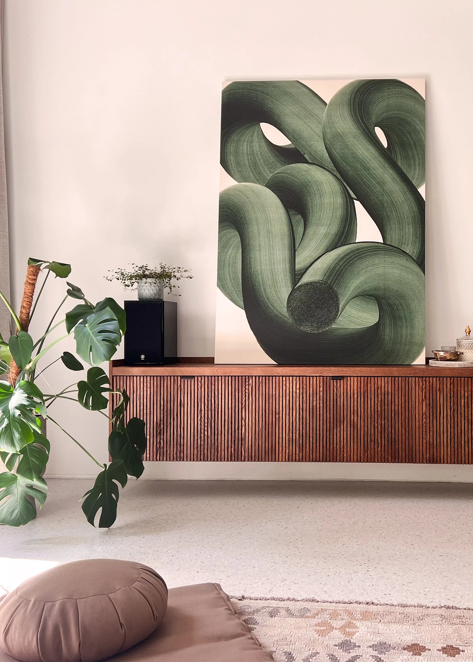 MEDA wall-mounted RTV cabinet in oak wood