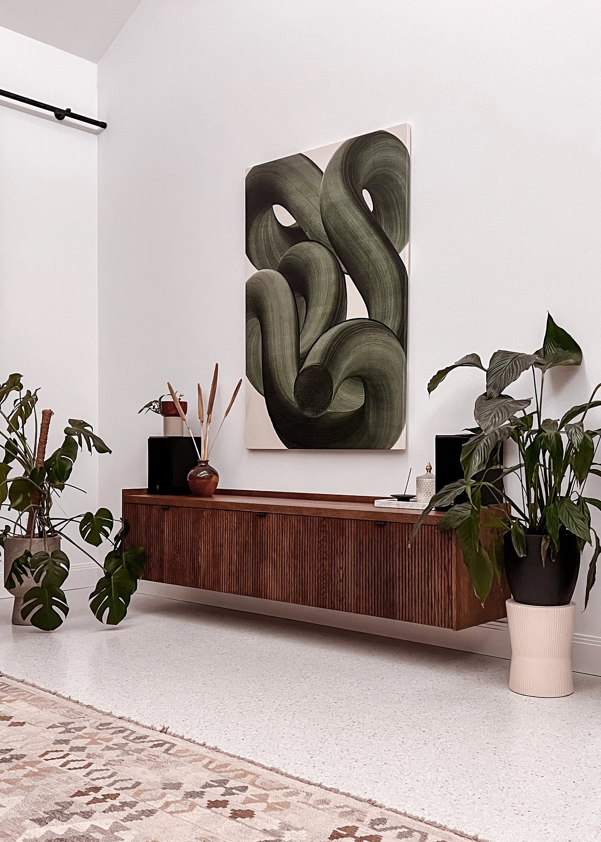 MEDA wall-mounted RTV cabinet in oak wood