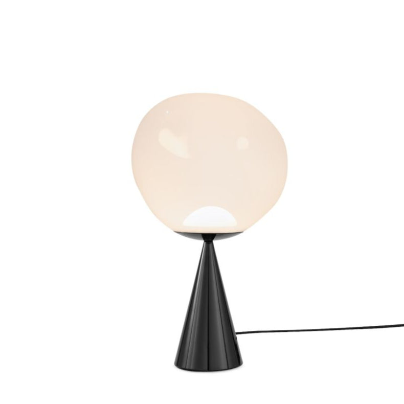 Opaleszenzentischlampe mit einer schwarzen Basis schmelzen