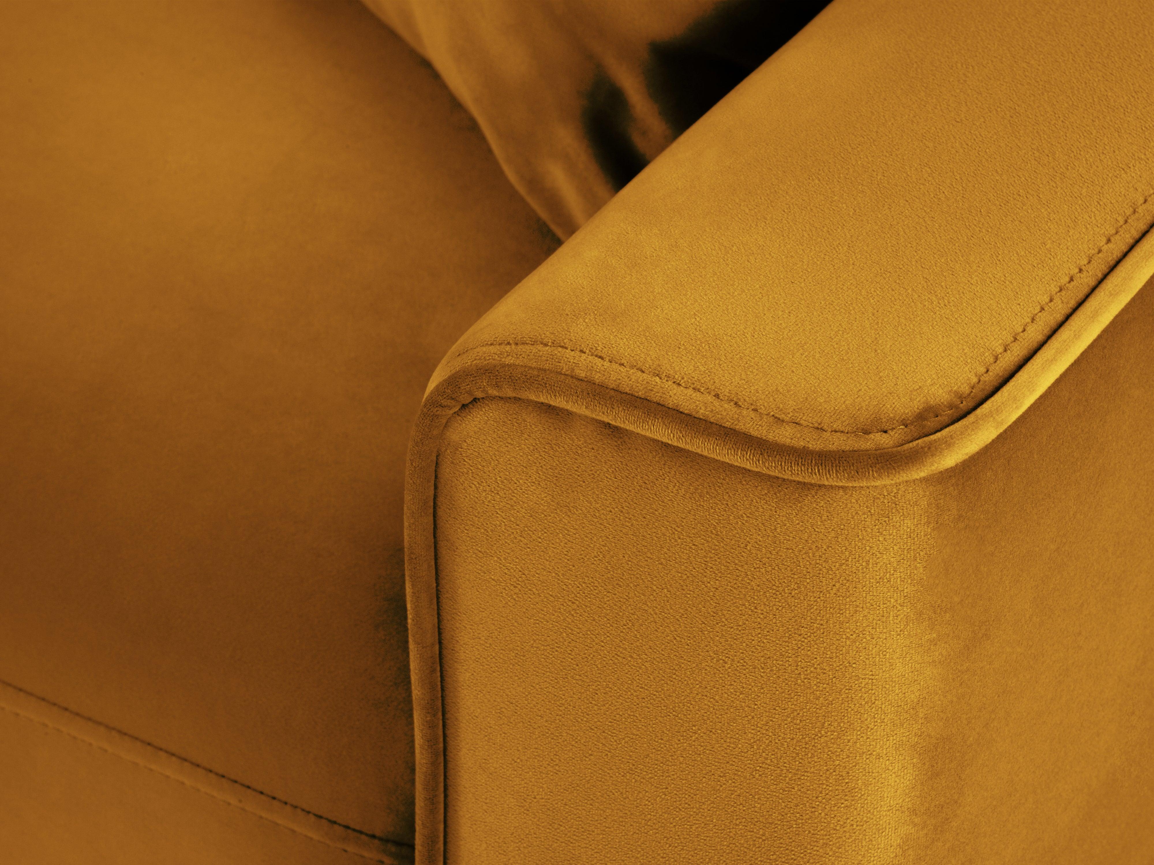 Narożnik lewostronny aksamitny z funkcją spania CARTADERA musztardowy z czarną podstawą Mazzini Sofas Eye on Design