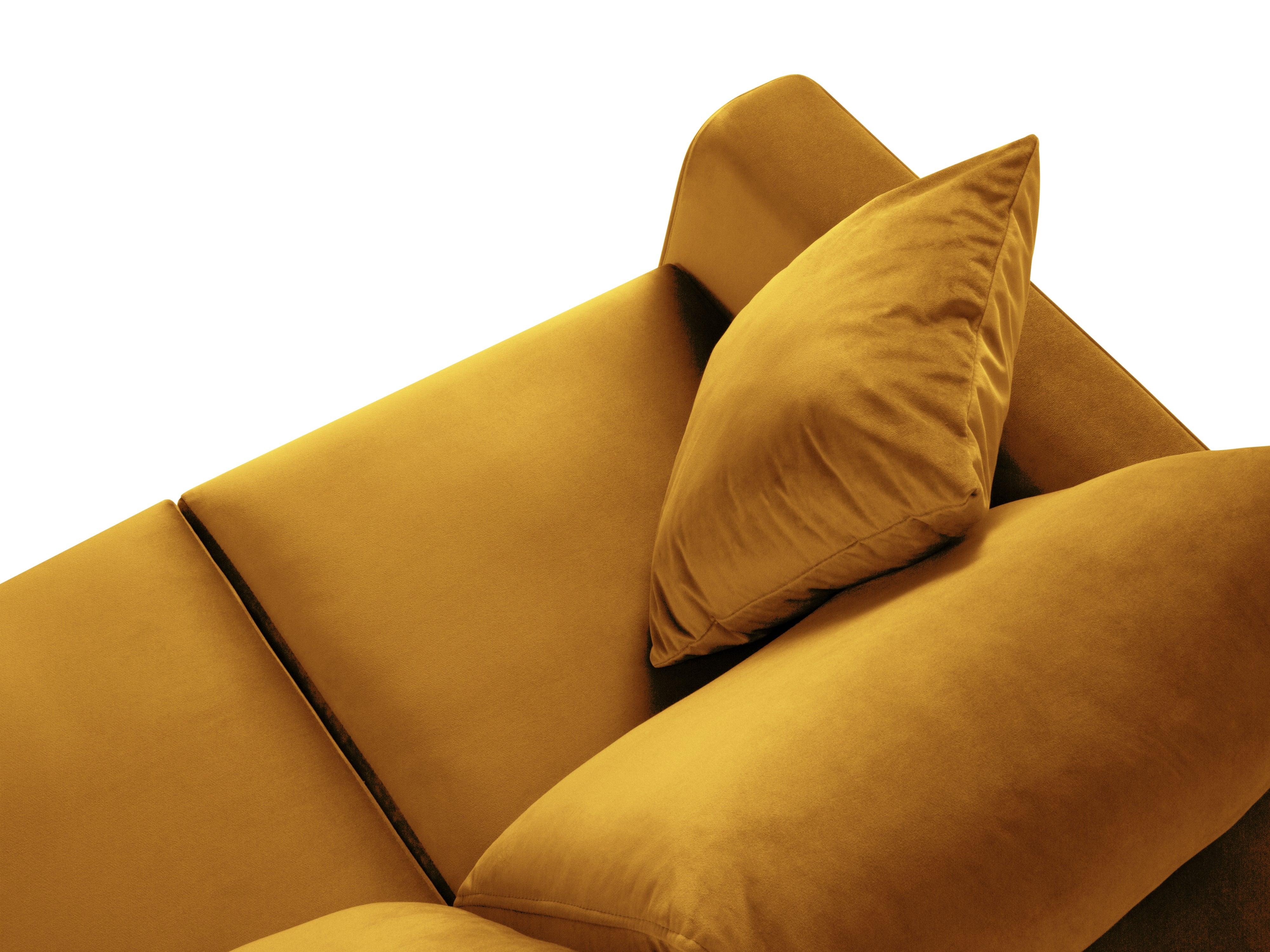 Narożnik prawostronny aksamitny z funkcją spania CARTADERA musztardowy z czarną podstawą Mazzini Sofas Eye on Design