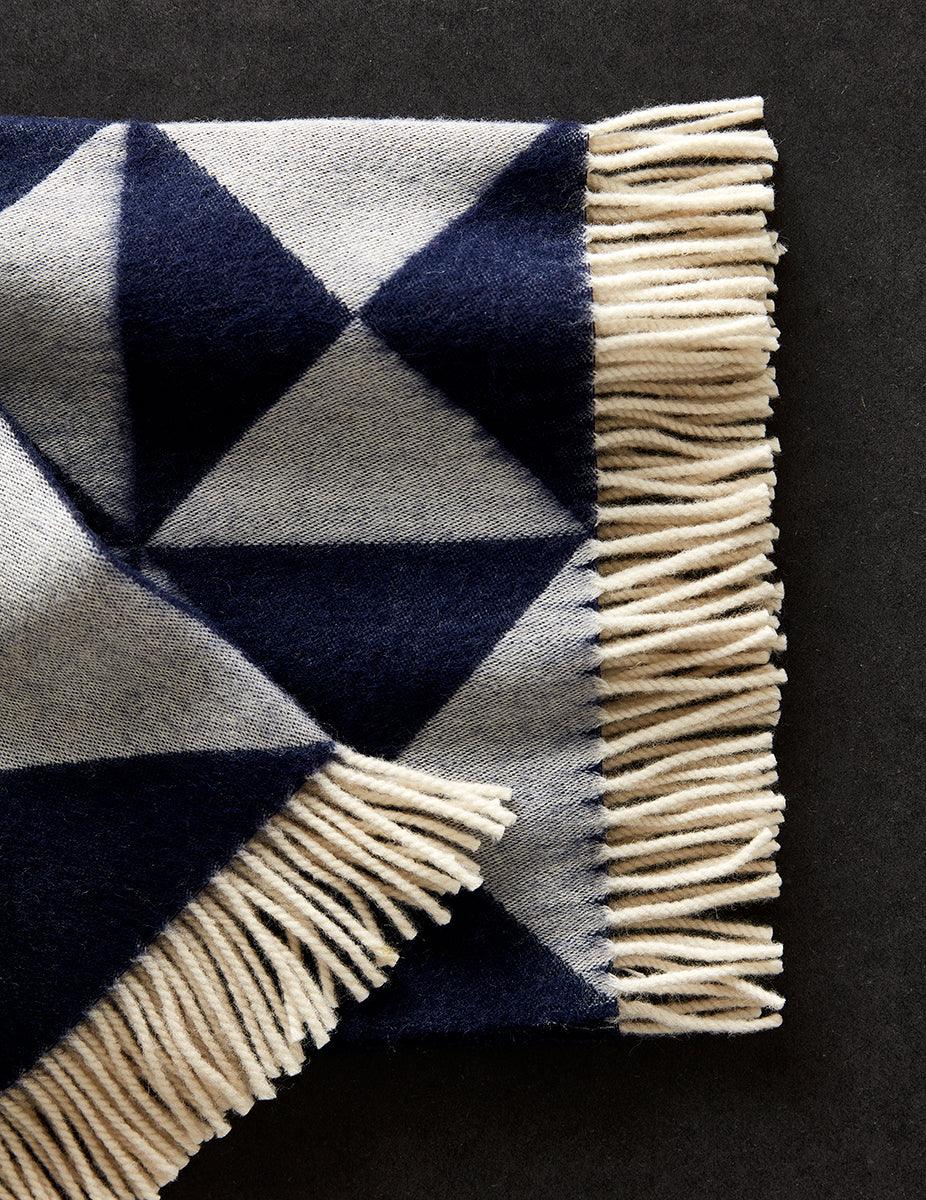 Narzuta MIRROR THROW granatowy Verpan Eye on Design
