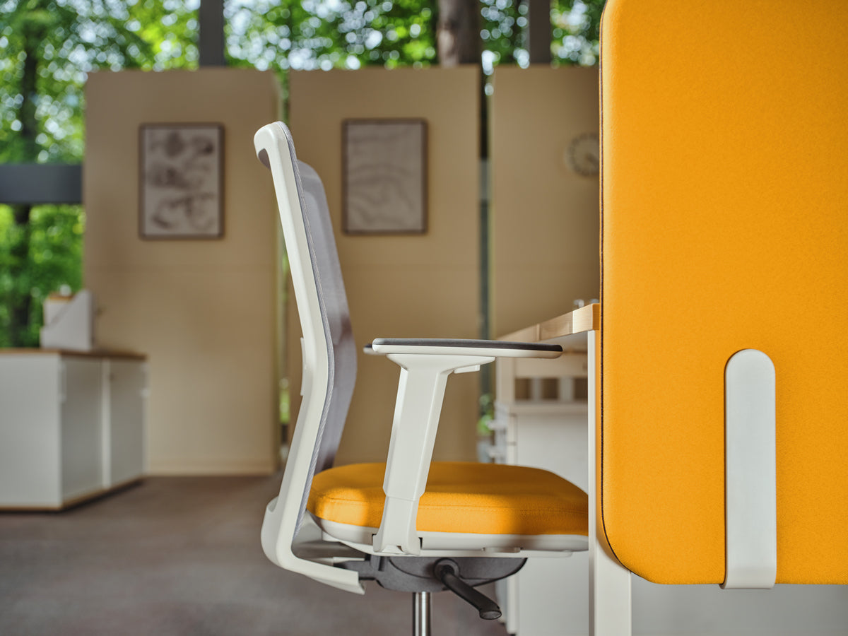 Armchair with an openwork EVO backrest adjustable base with wheels to the hard surface