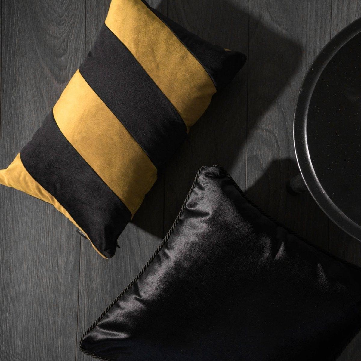 Poduszka dekoracyjna STRIPES czarno-złoty Poduszkowcy Eye on Design
