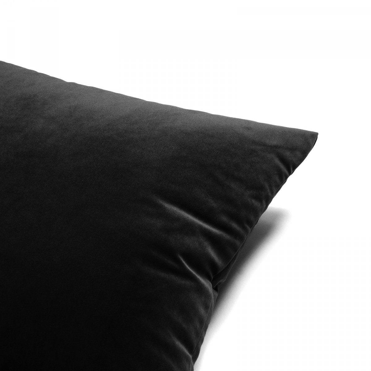 Poduszka dekoracyjna VELVET czarny Poduszkowcy Eye on Design