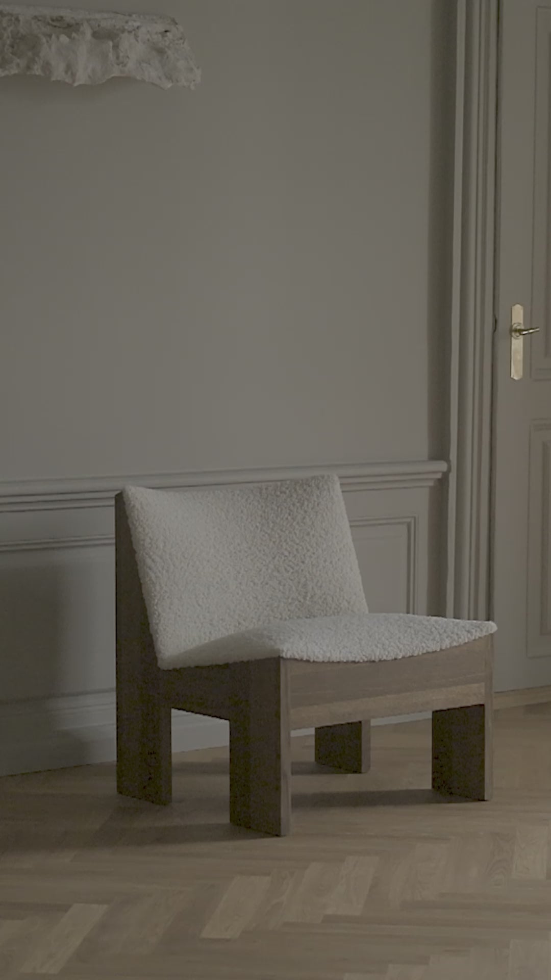 Tenon gepolsterte Sessel mit einer dunklen Eichenbasis