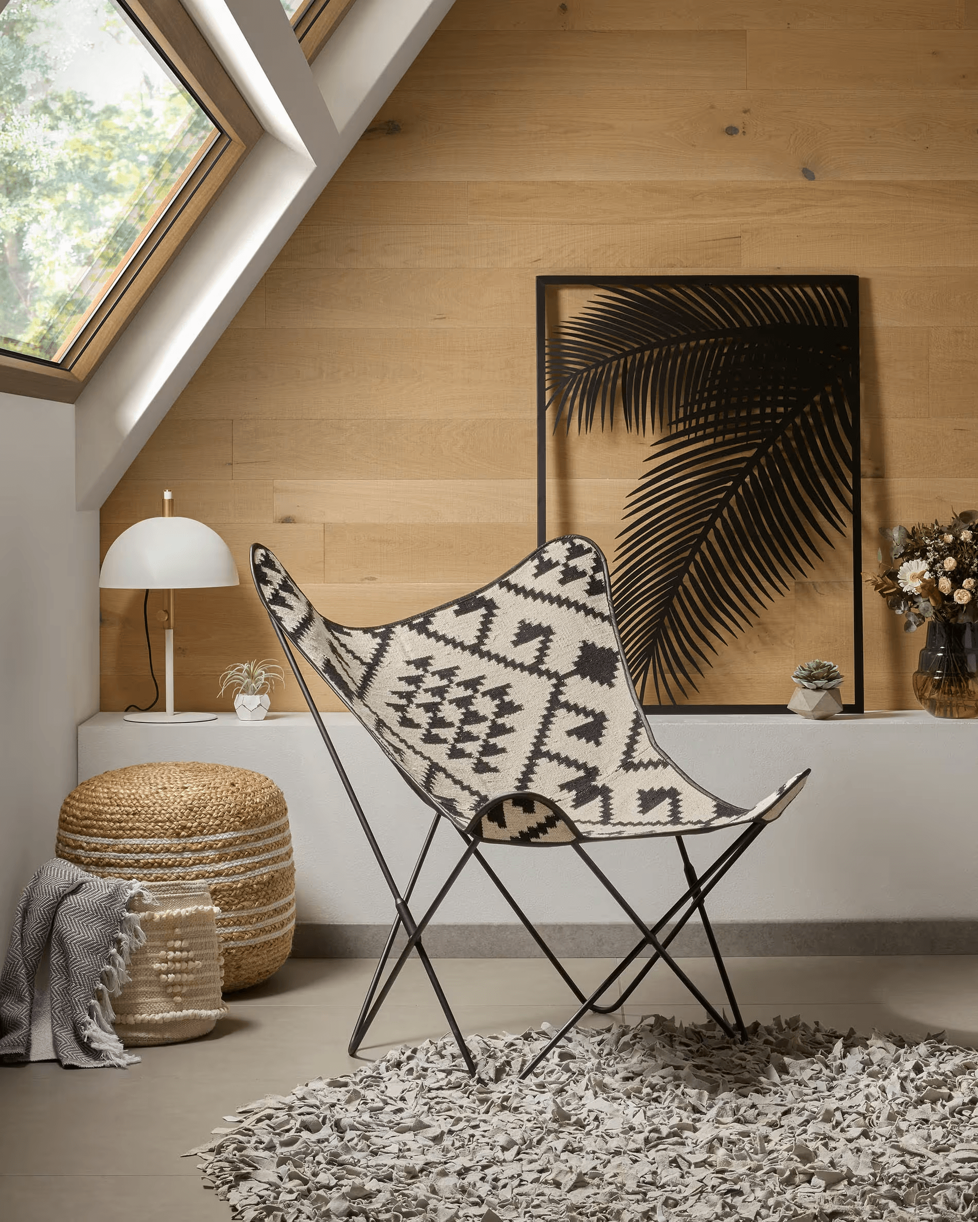 Puf SAHT beżowo-biały La Forma Eye on Design