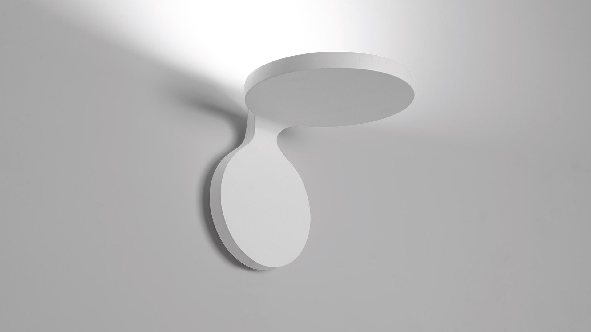 REA White Wall Lamp