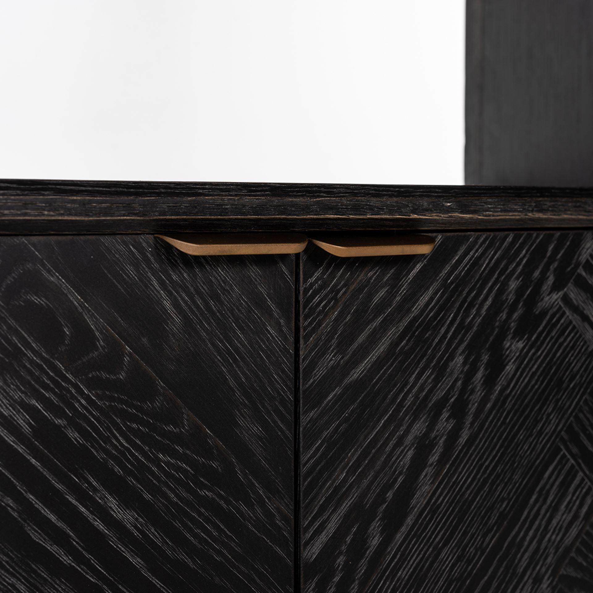 Regał z drzwiczkami BLACKBONE mosiężny Richmond Interiors Eye on Design