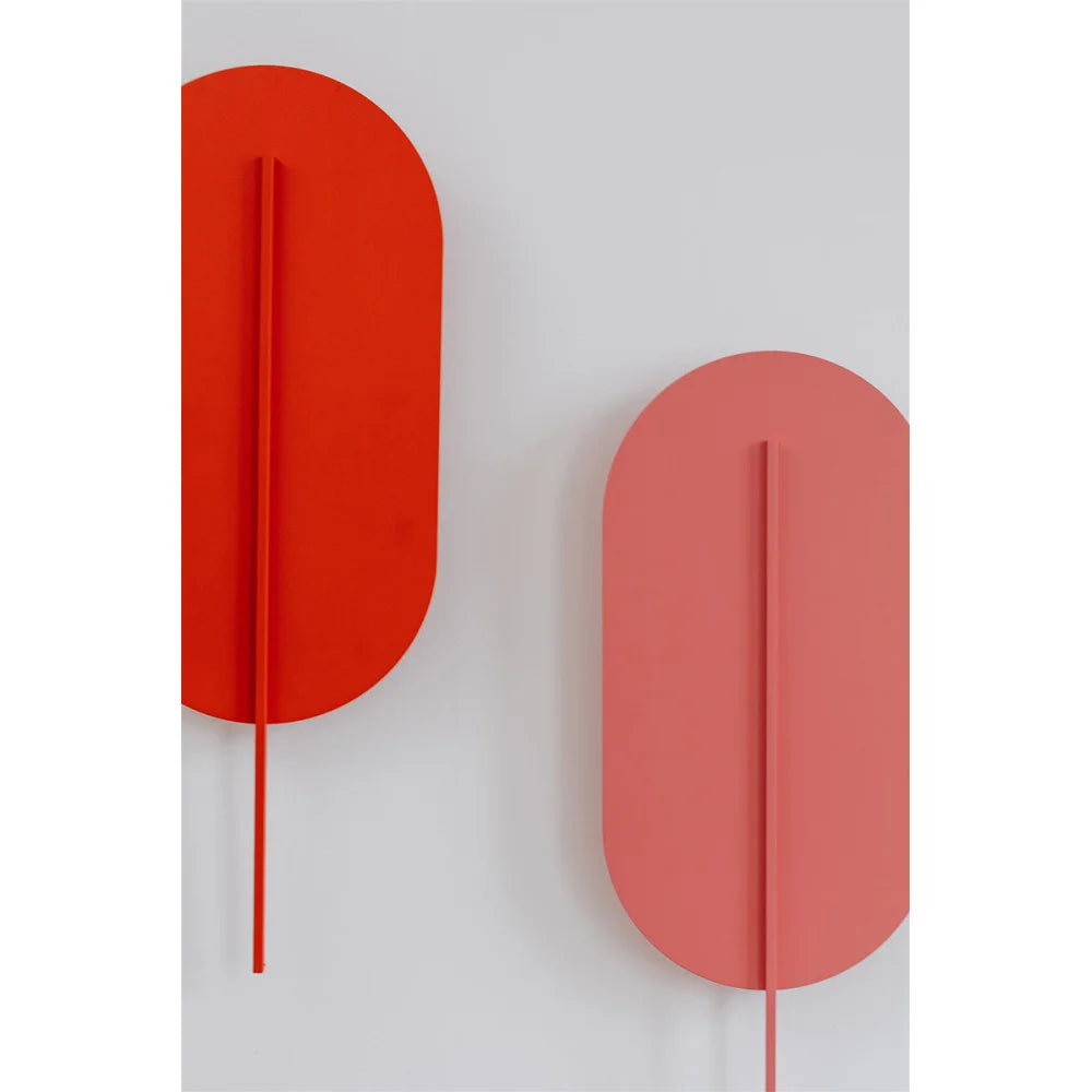 ROKKE wall lamp in burgundy