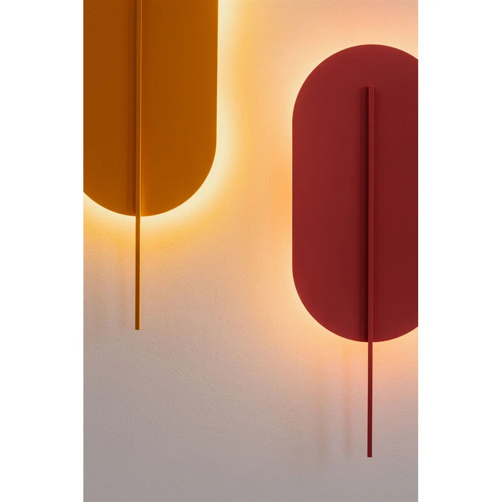 ROKKE wall lamp in burgundy