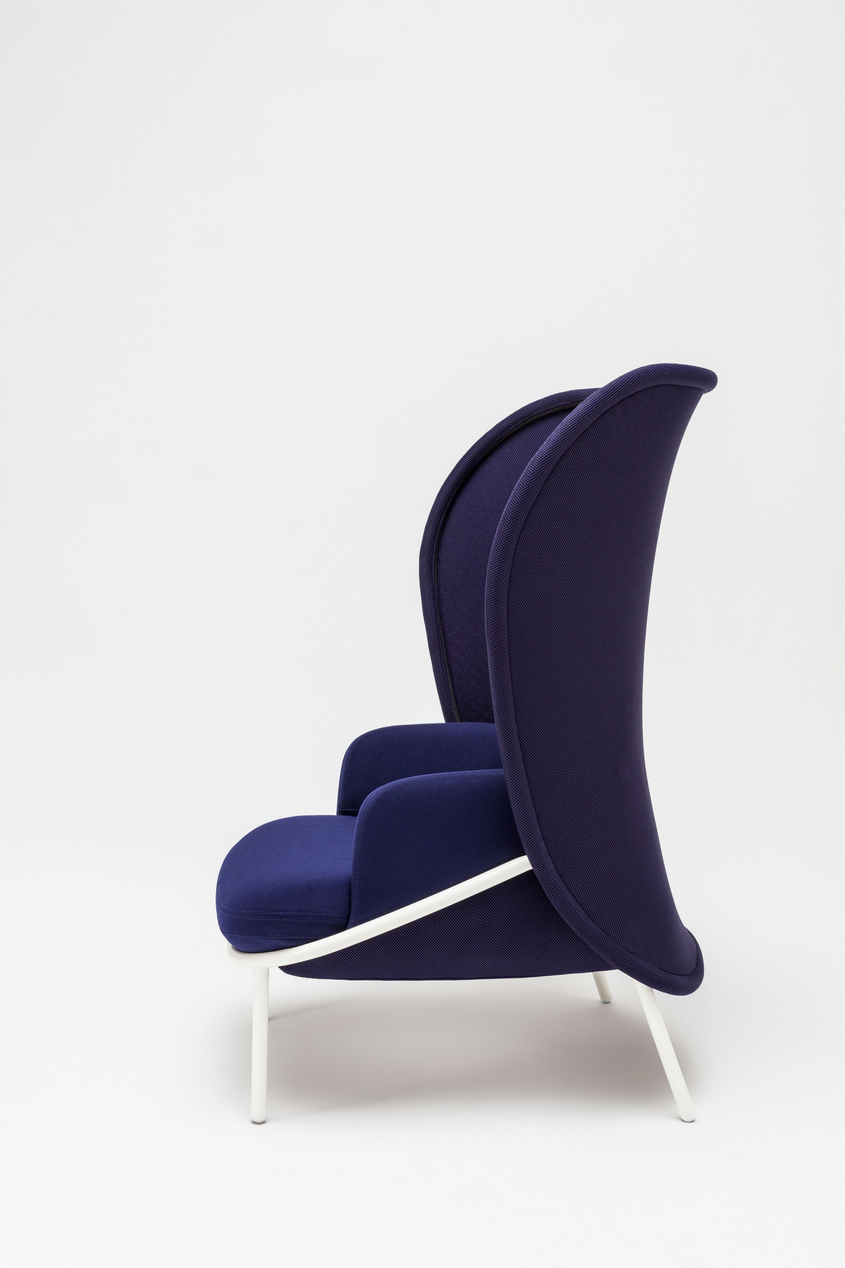 Sessel mit einem hohen Rückennetz Marineblau