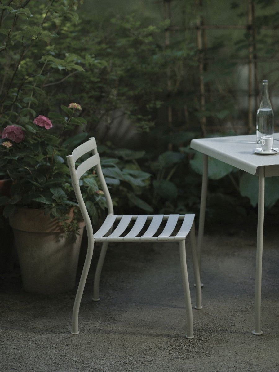 Ein Set Gartenstühle Flander verzinkt stahl