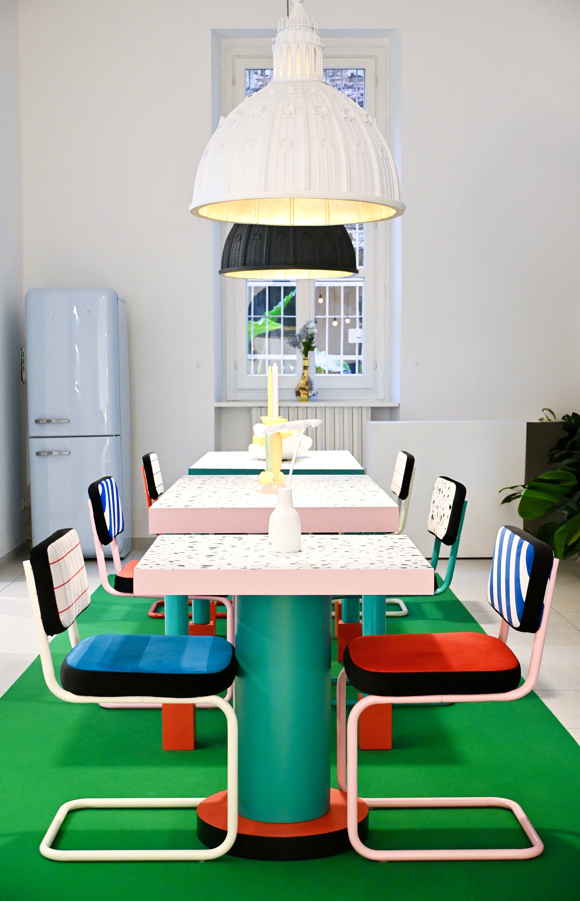 Square café table with round base SUPERLOUNGE TABLE RED GRID turquoise with pink