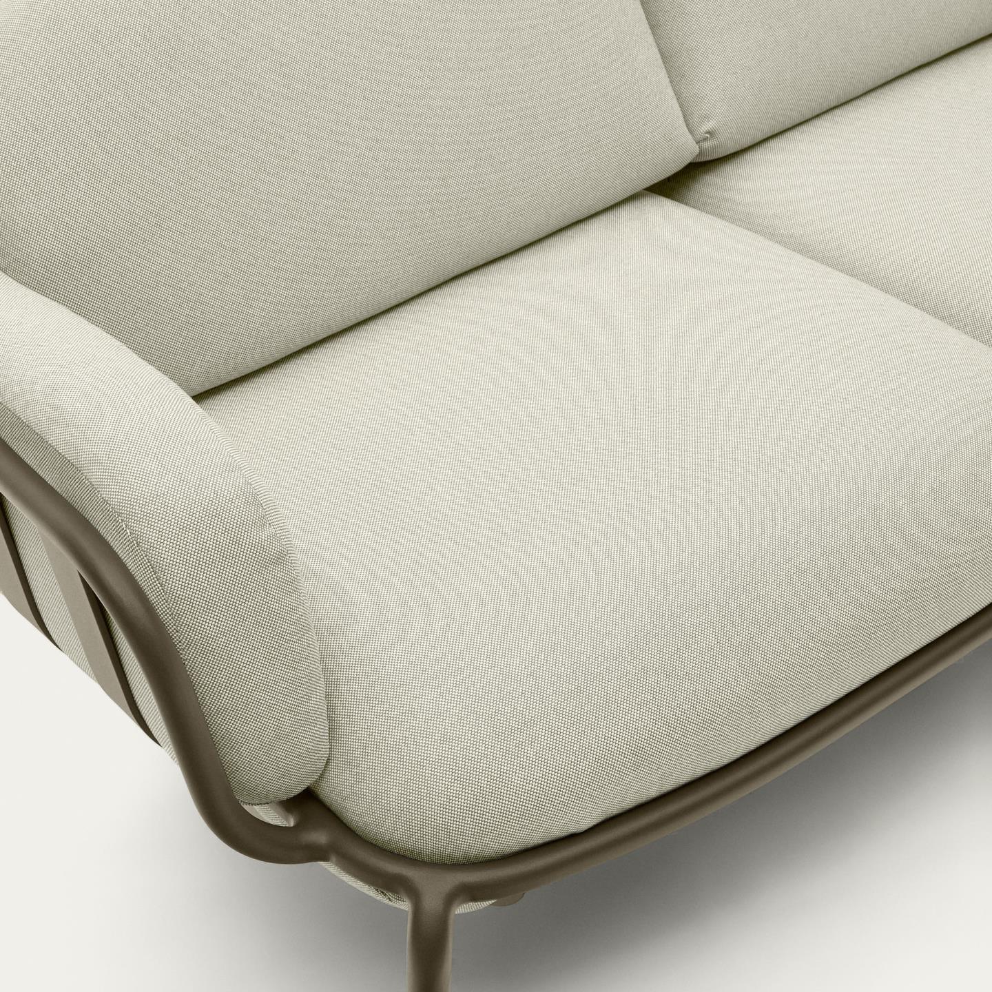 Sofa ogrodowa 2-osobowa JONCOLS beżowy z oliwkową podstawą La Forma Eye on Design