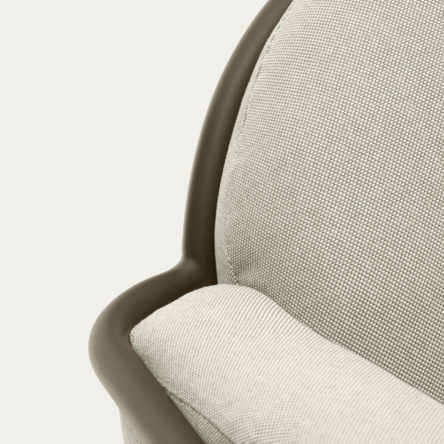 Sofa ogrodowa 2-osobowa JONCOLS beżowy z oliwkową podstawą La Forma Eye on Design