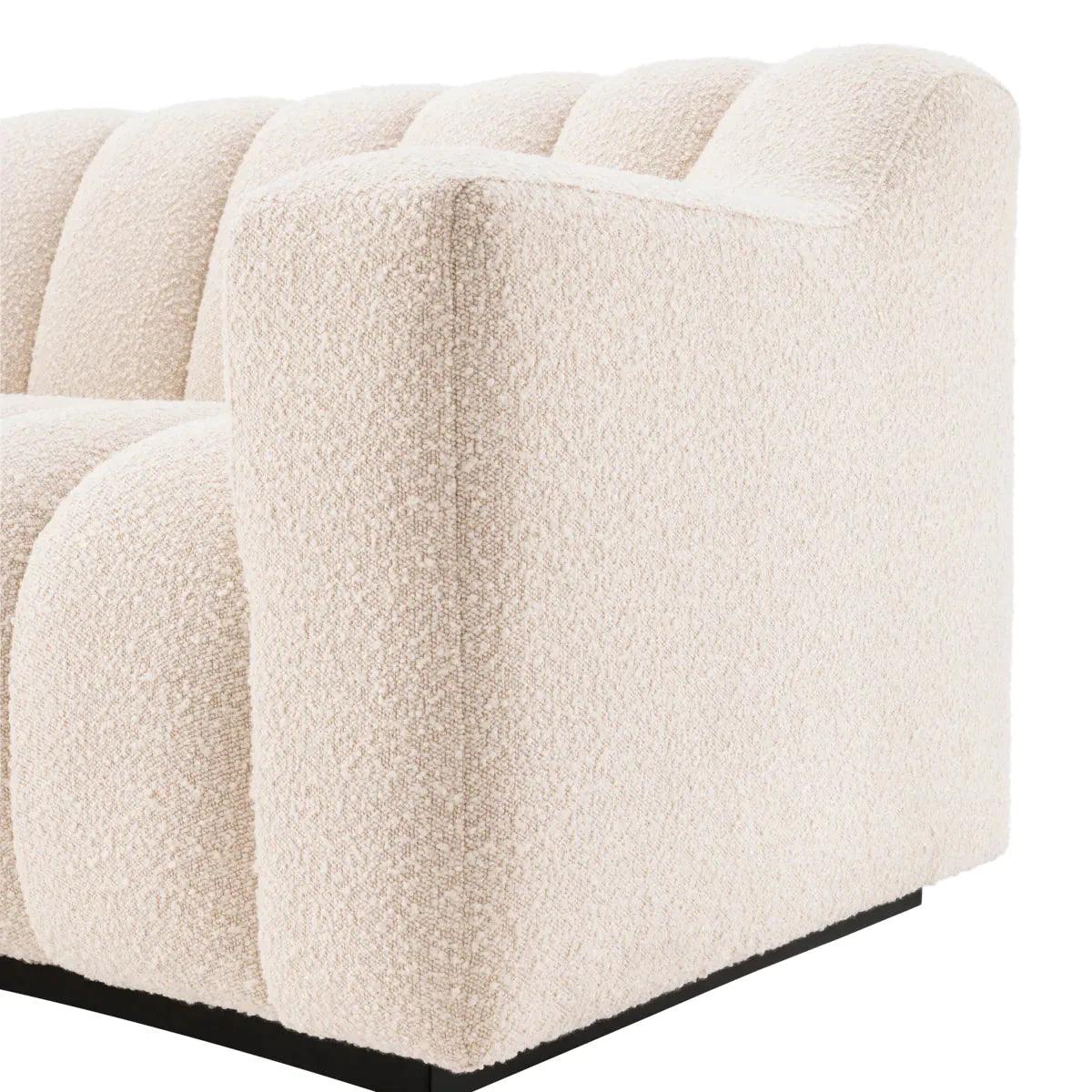 Sofa w tkaninie boucle KELLY kremowy - poekspozycyjna Eichholtz Eye on Design