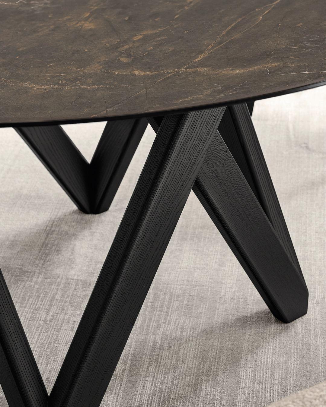 Stół CARTESIO antracytowy marmur z drewnianą podstawą Calligaris Eye on Design